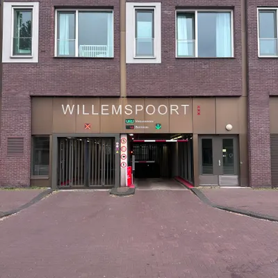 Foto van Haarlemmer Houttuinen 549, Amsterdam garagebox