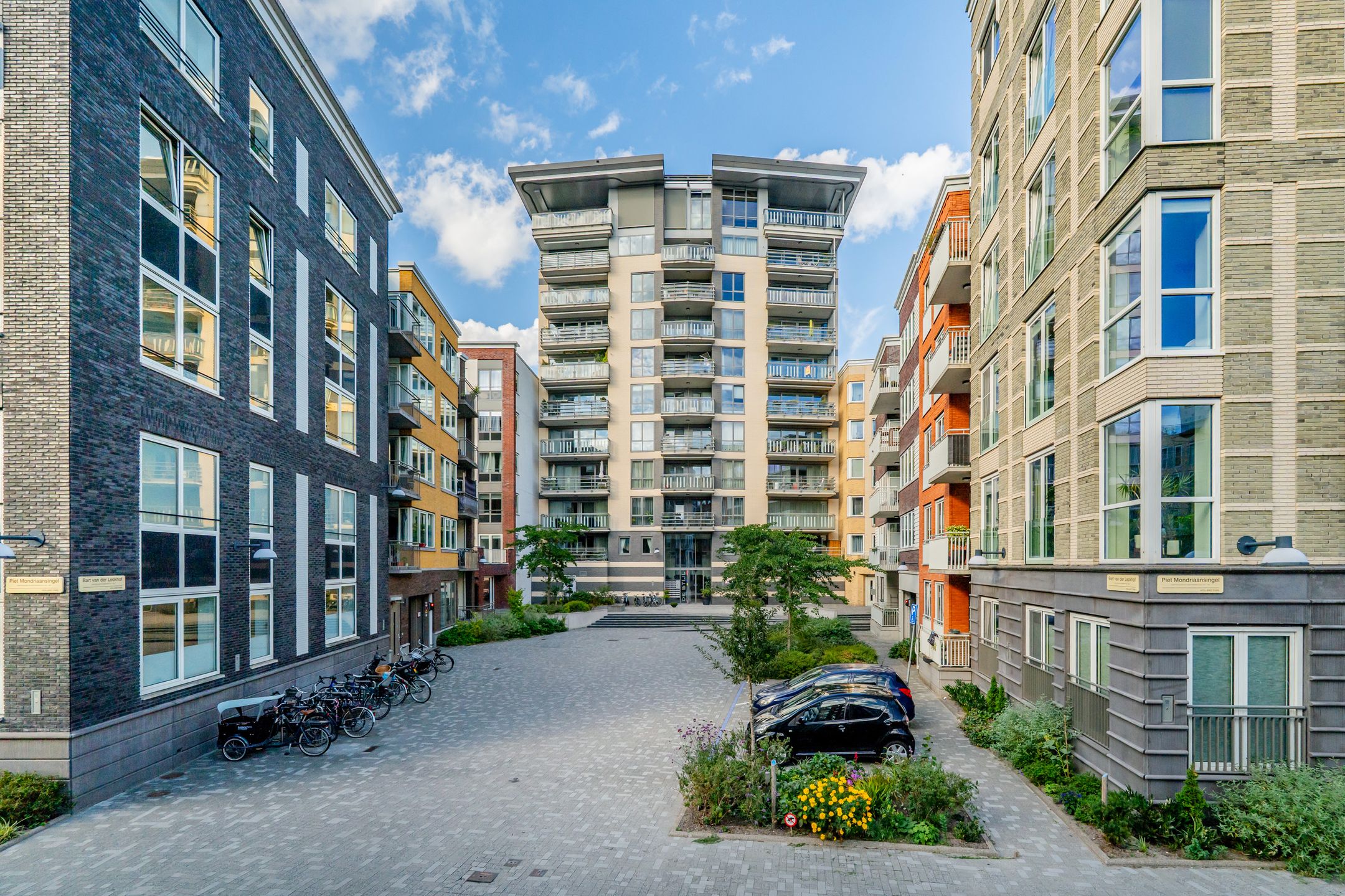 Foto van Bart van der Leckhof 106, Diemen