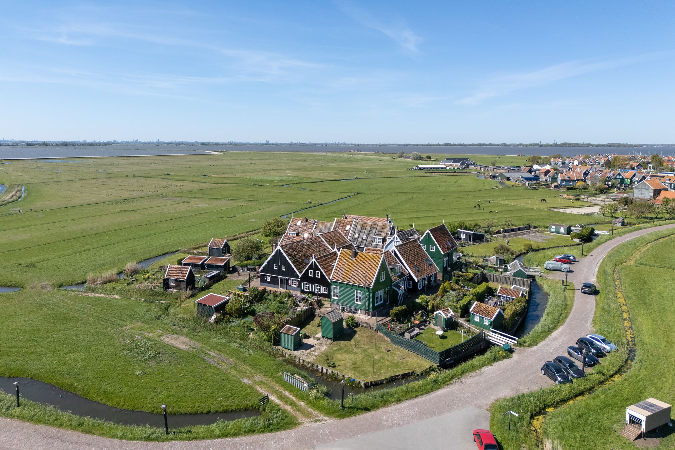 Foto van Grotewerf 20, Marken
