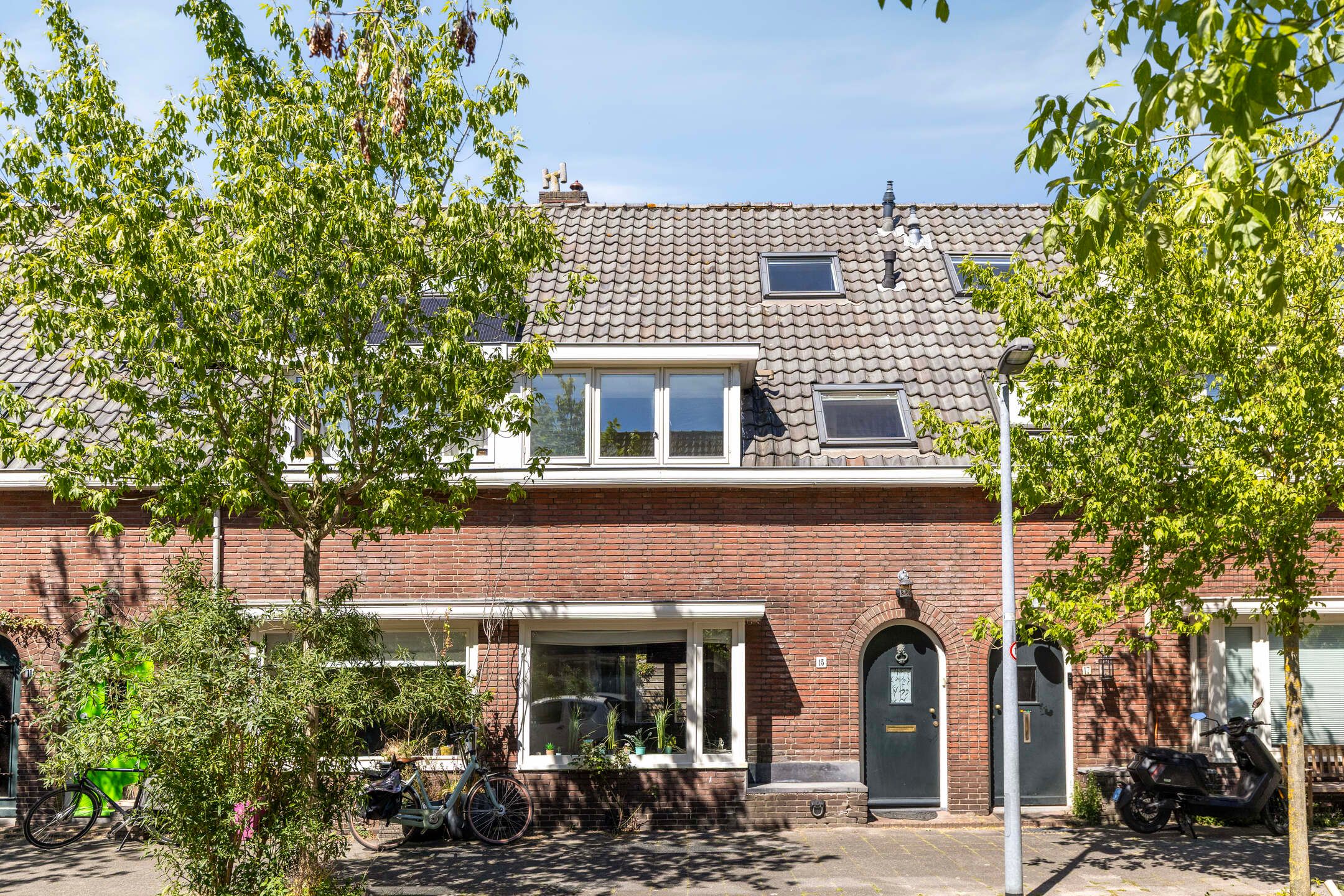 Foto van Mgr. Van de Weteringstraat 15, Hilversum