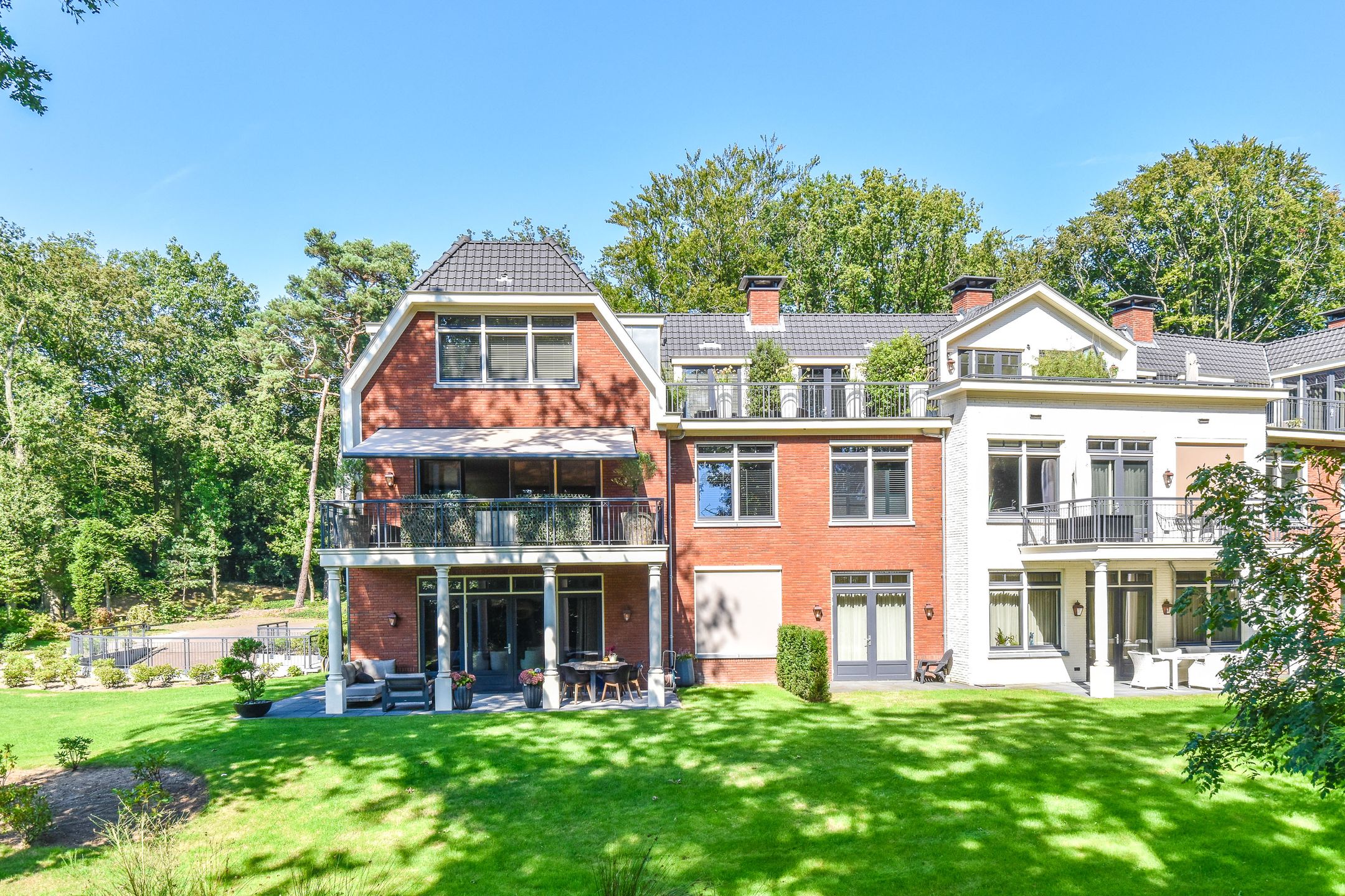 Foto van Rijksweg-West 10g, Laren (NH)