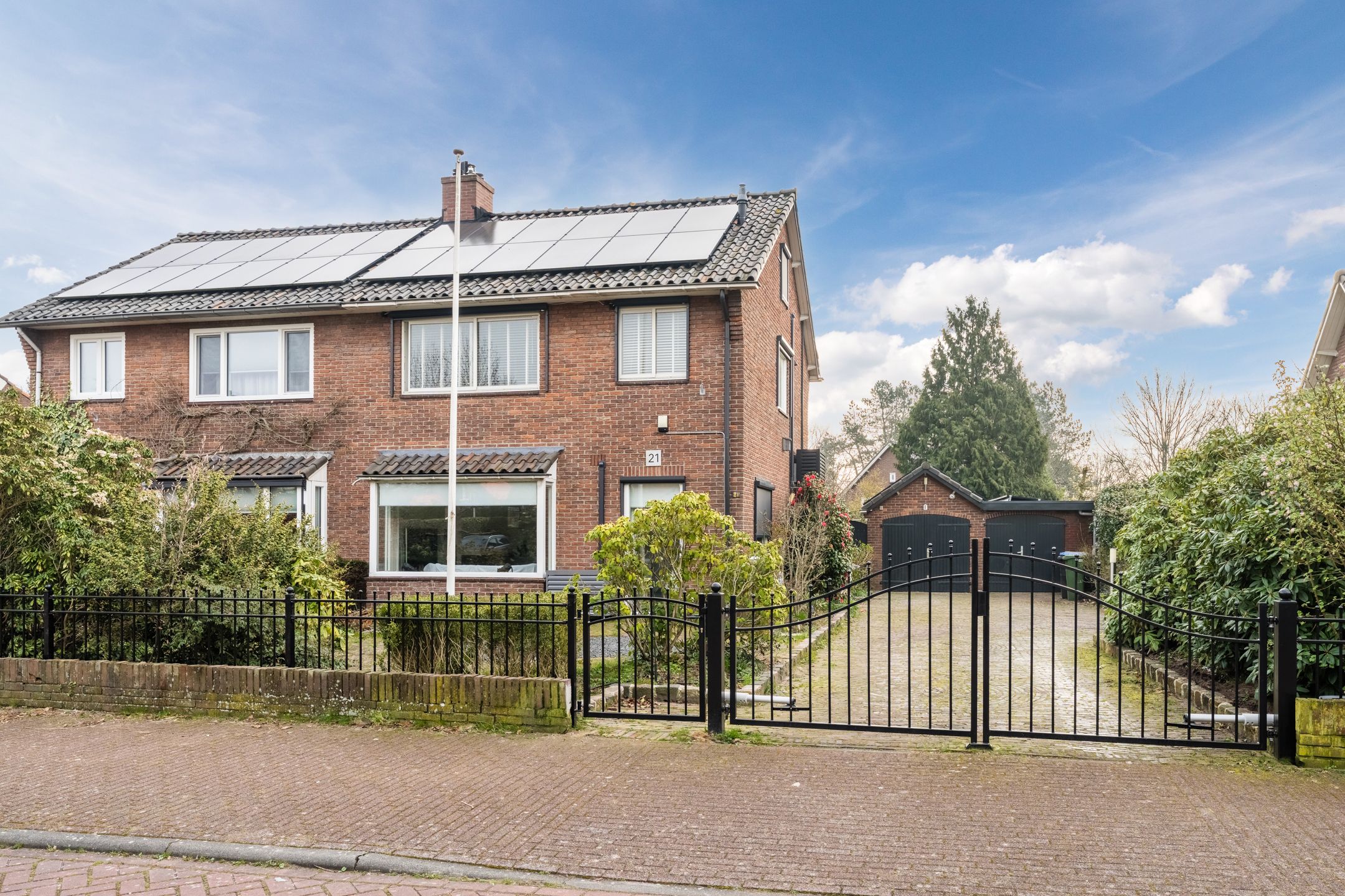 Foto van Bachlaan 21, Huizen