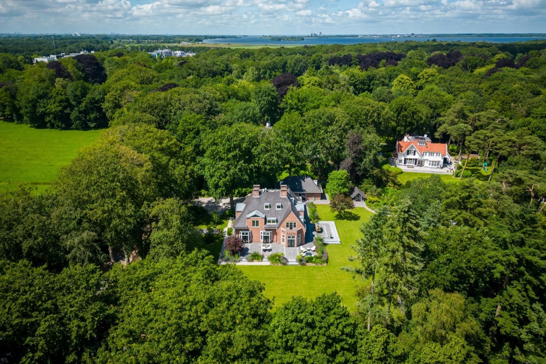 Foto van Flevolaan 3, Huizen