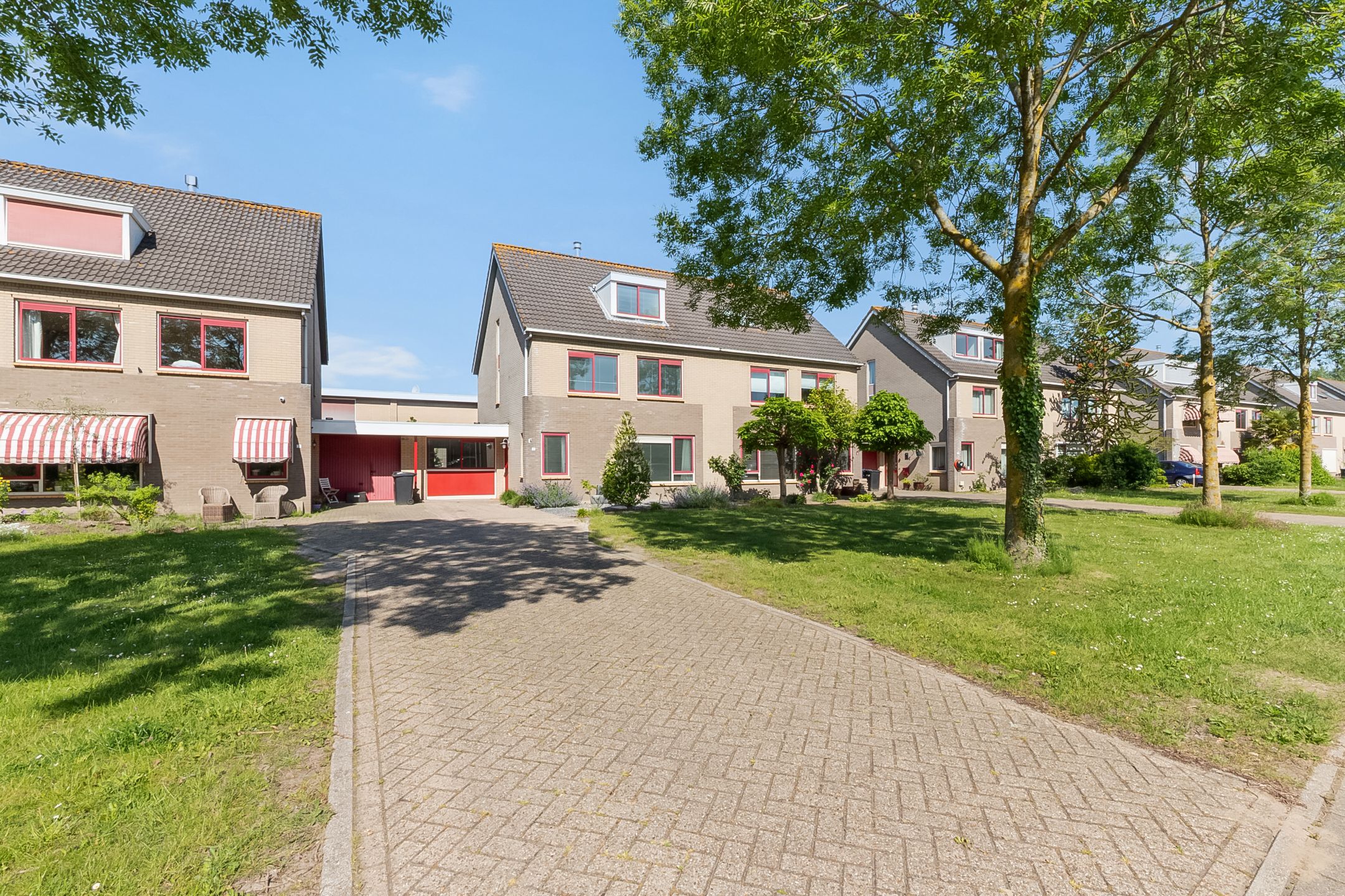 Foto van Jacques Brelweg 9, Almere
