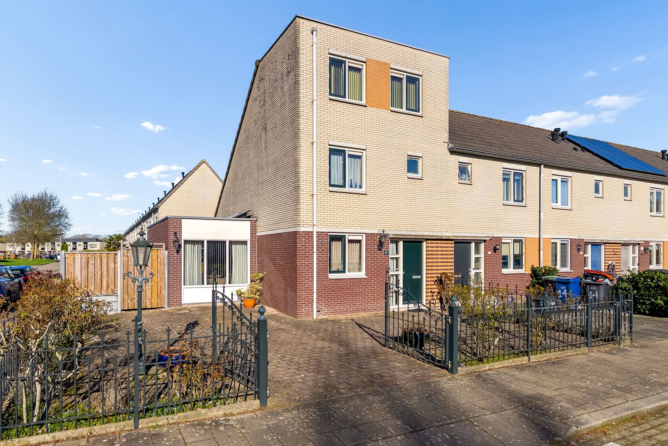 Foto van Clare Lennartstraat 16, Almere