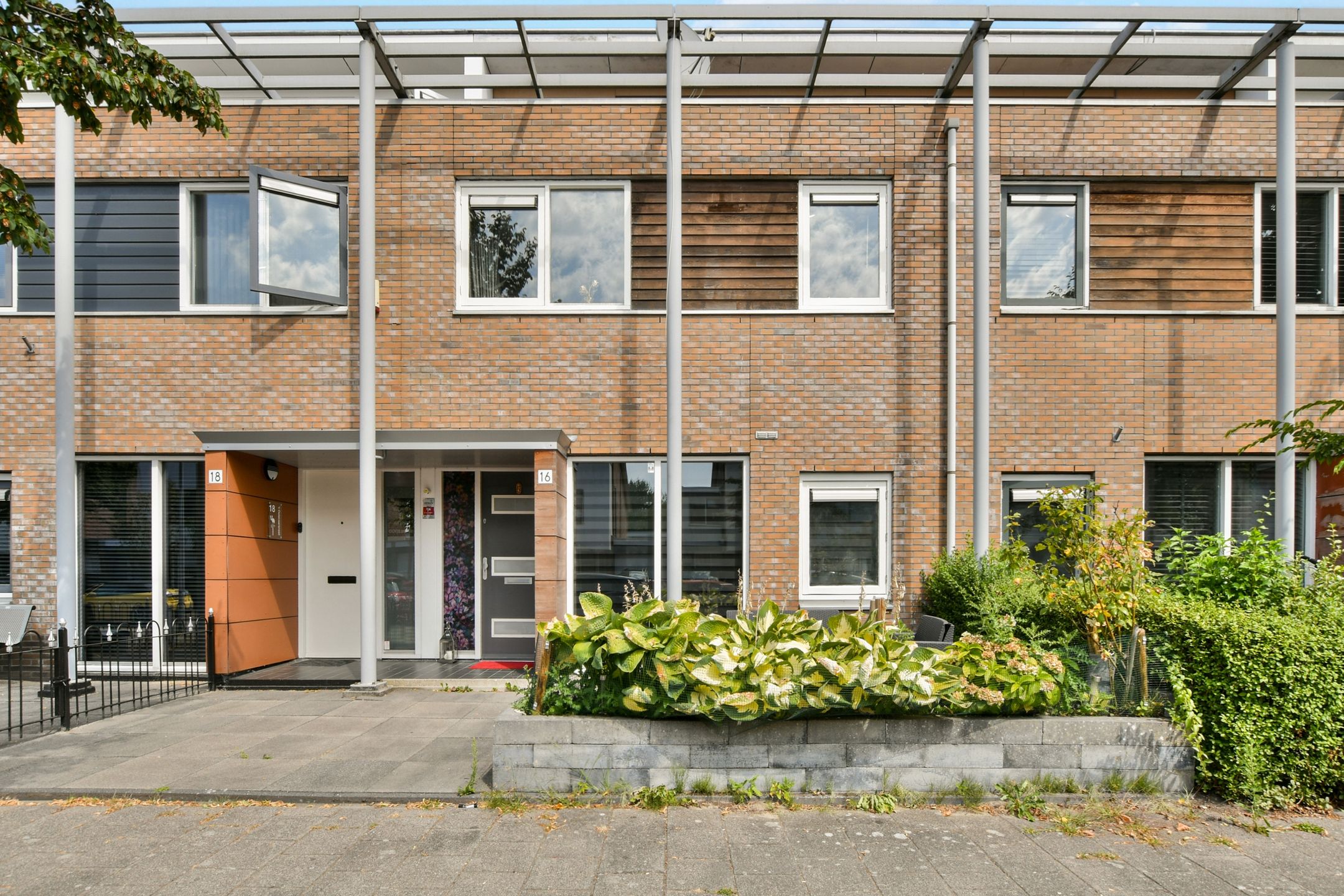 Foto van Dick Laanweg 16, Almere