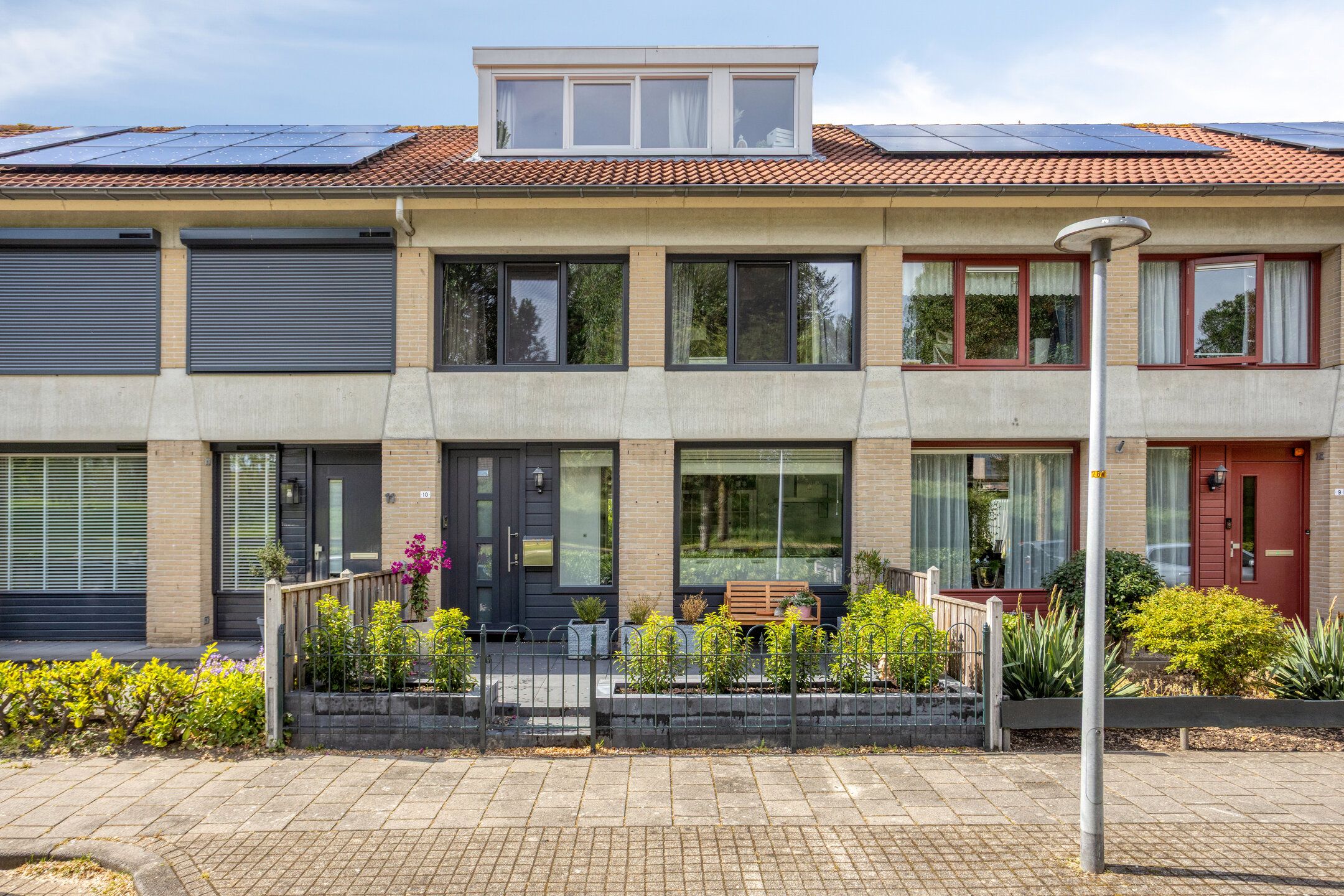 Foto van Rock and Rollstraat 10, Almere