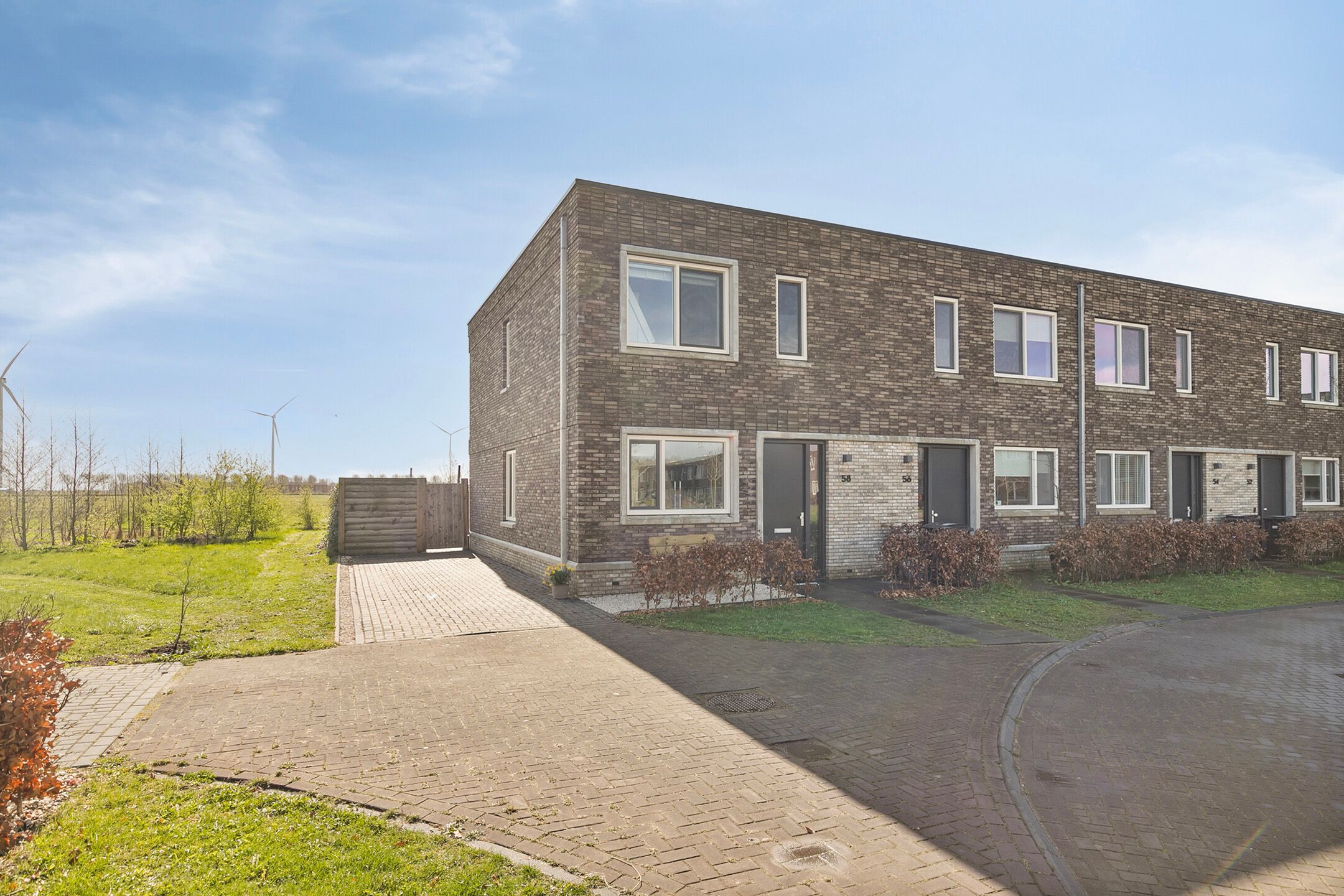 Foto van Laura Bassihof 58, Almere