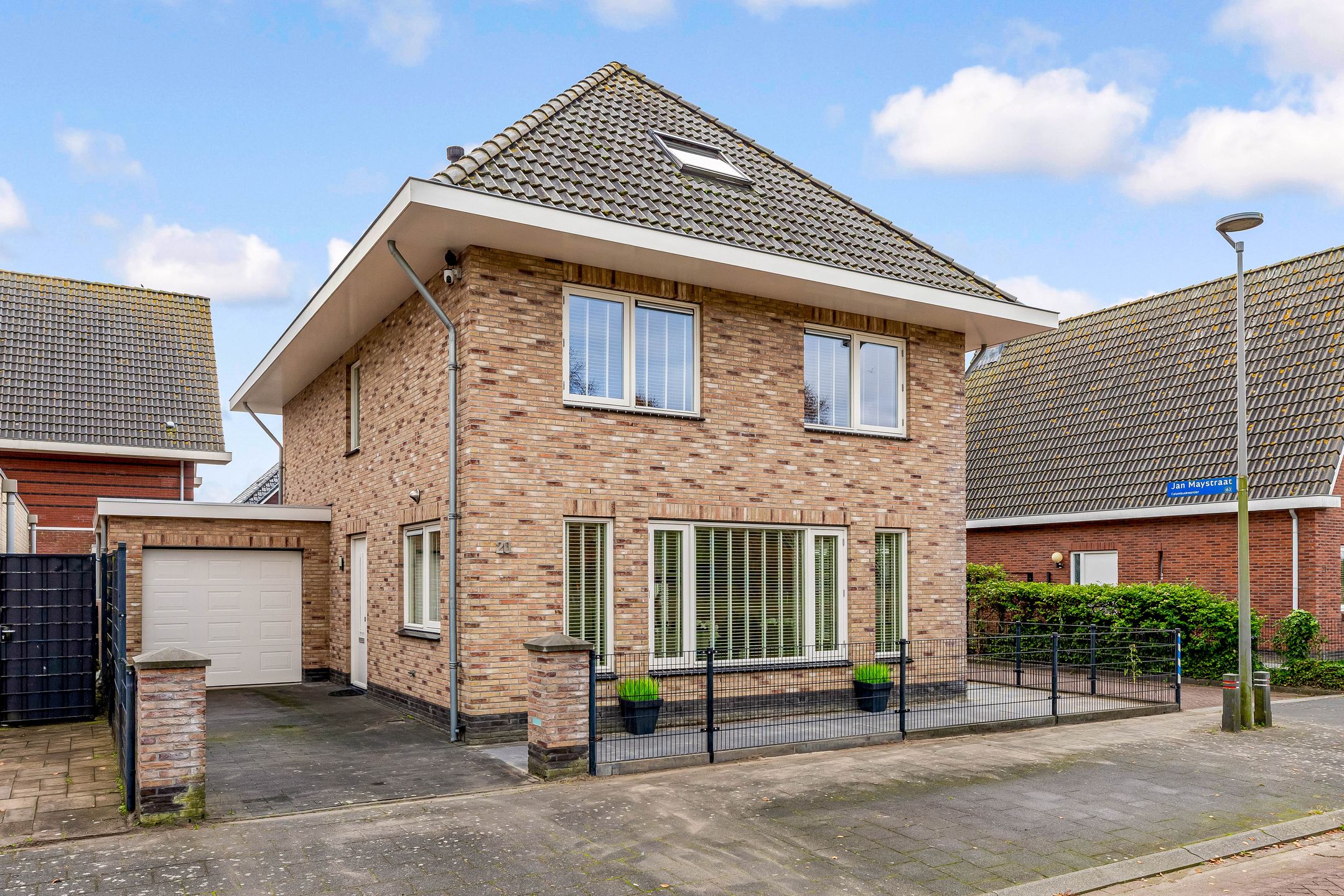 Foto van Robert Pearystraat 20, Almere