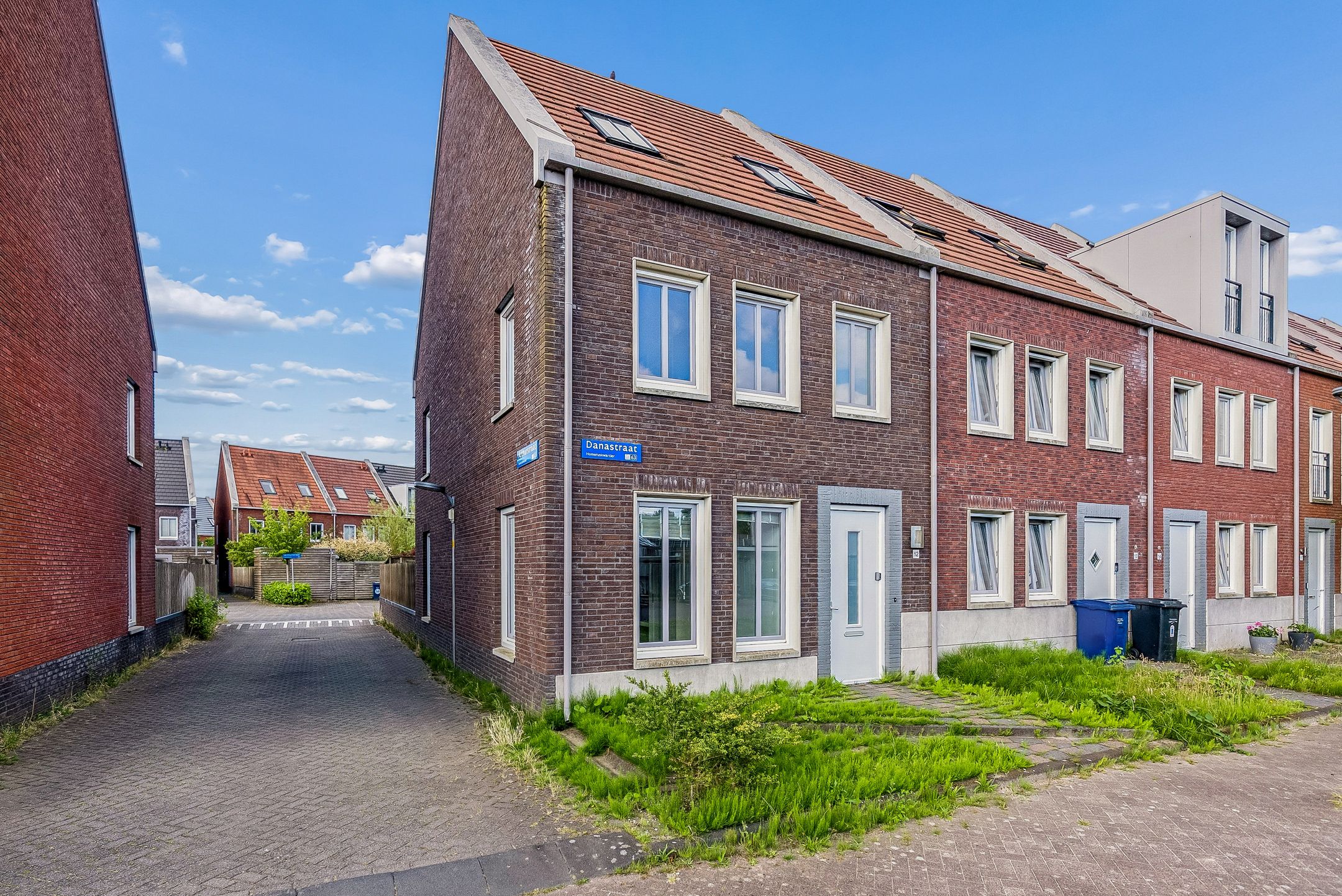 Foto van Danastraat 12, Almere