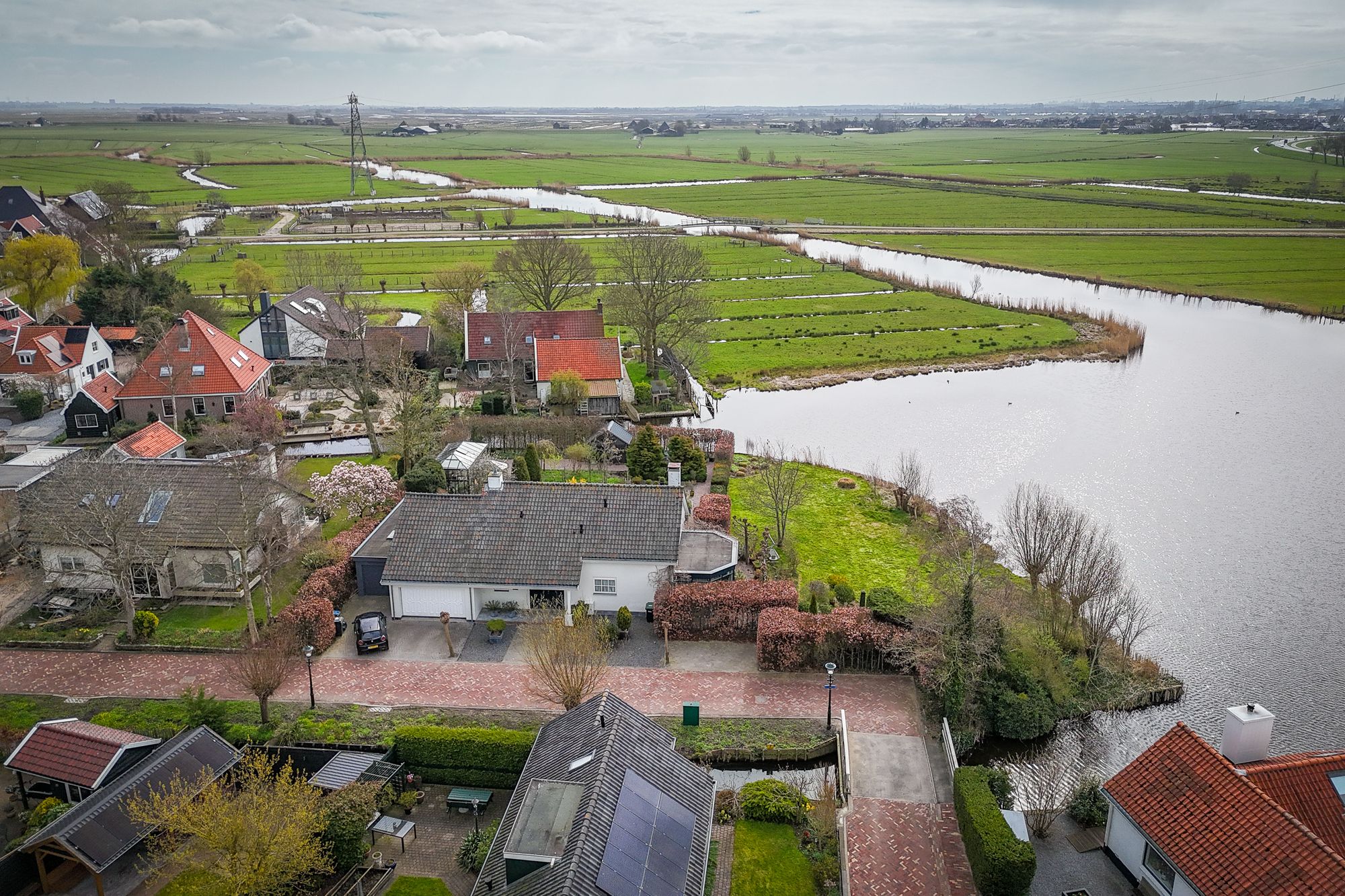 Foto van De Burcht 2, Markenbinnen