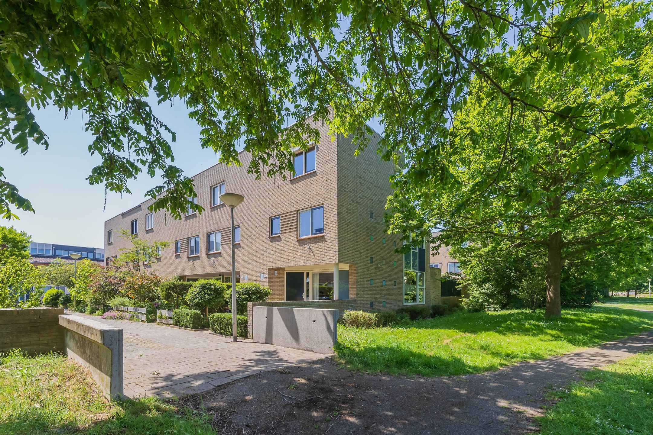 Foto van J. Paxtonstraat 35, Velserbroek