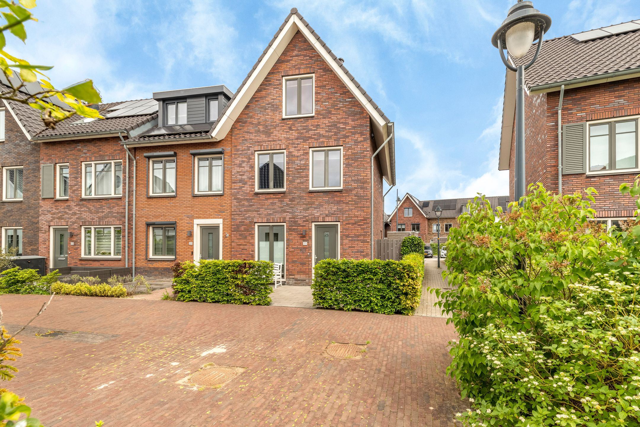 Foto van Koning Willem-Alexanderplantsoen 25, Hoofddorp