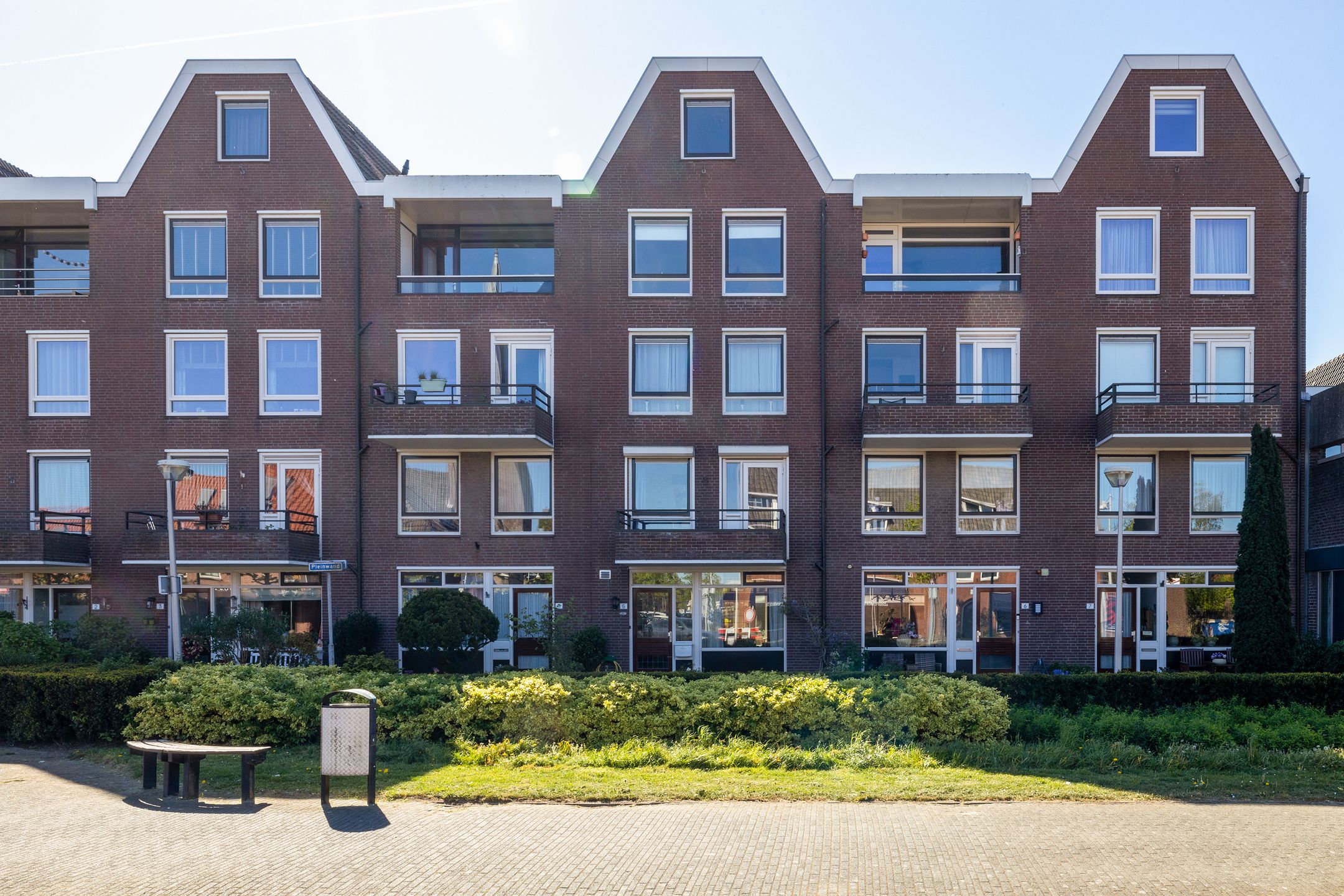 Foto van Pleinwand 12, Wateringen