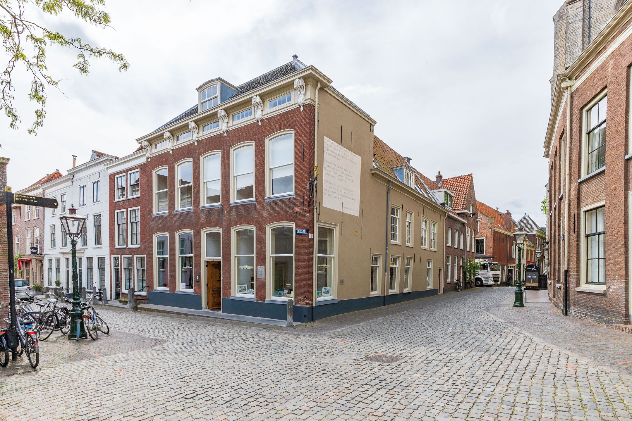 Foto van Nieuwsteeg 1, Leiden