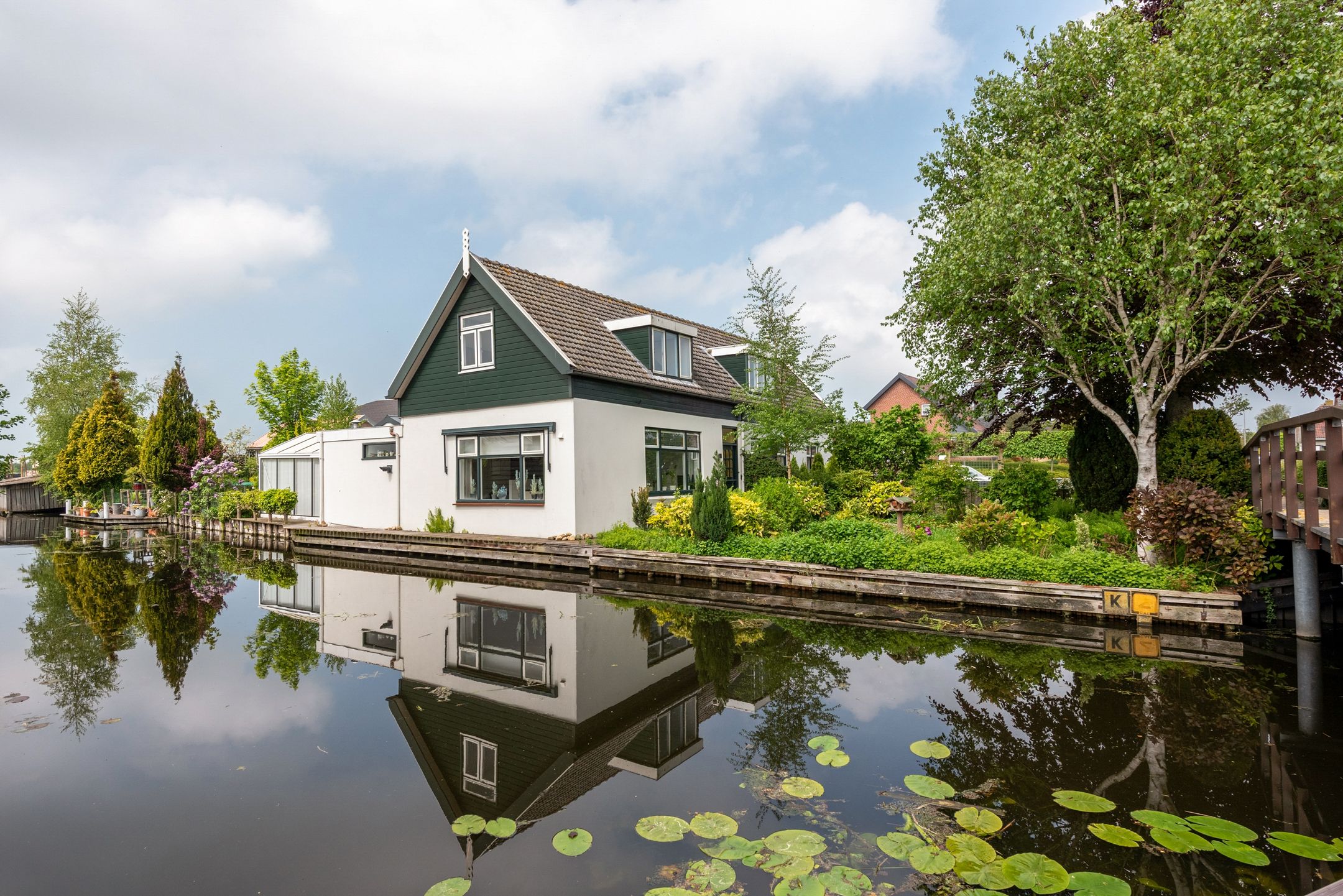 Foto van Zuideinde 104, Roelofarendsveen