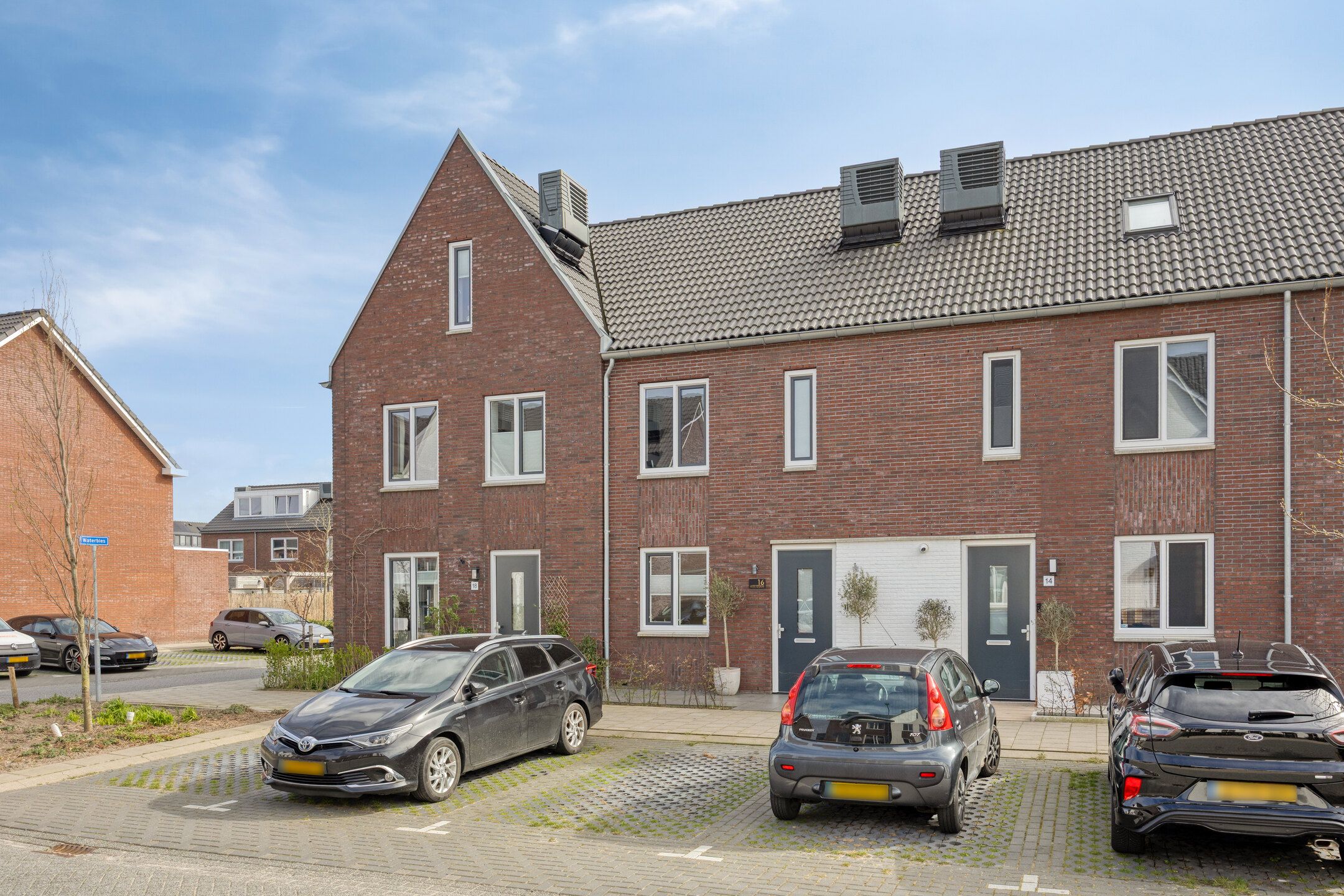 Foto van Veenpluis 16, Roelofarendsveen