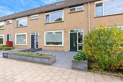 Foto van Lupinestraat 9, Roelofarendsveen