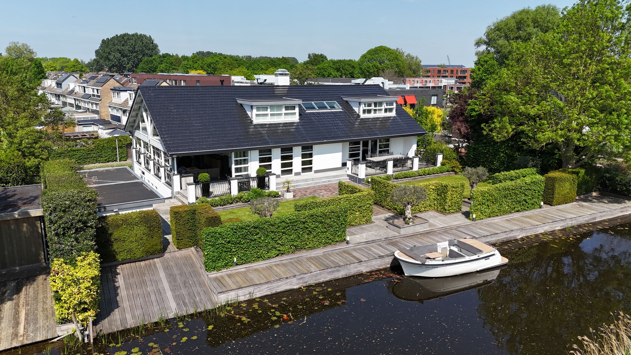 Foto van Dijkstraat 30, Roelofarendsveen