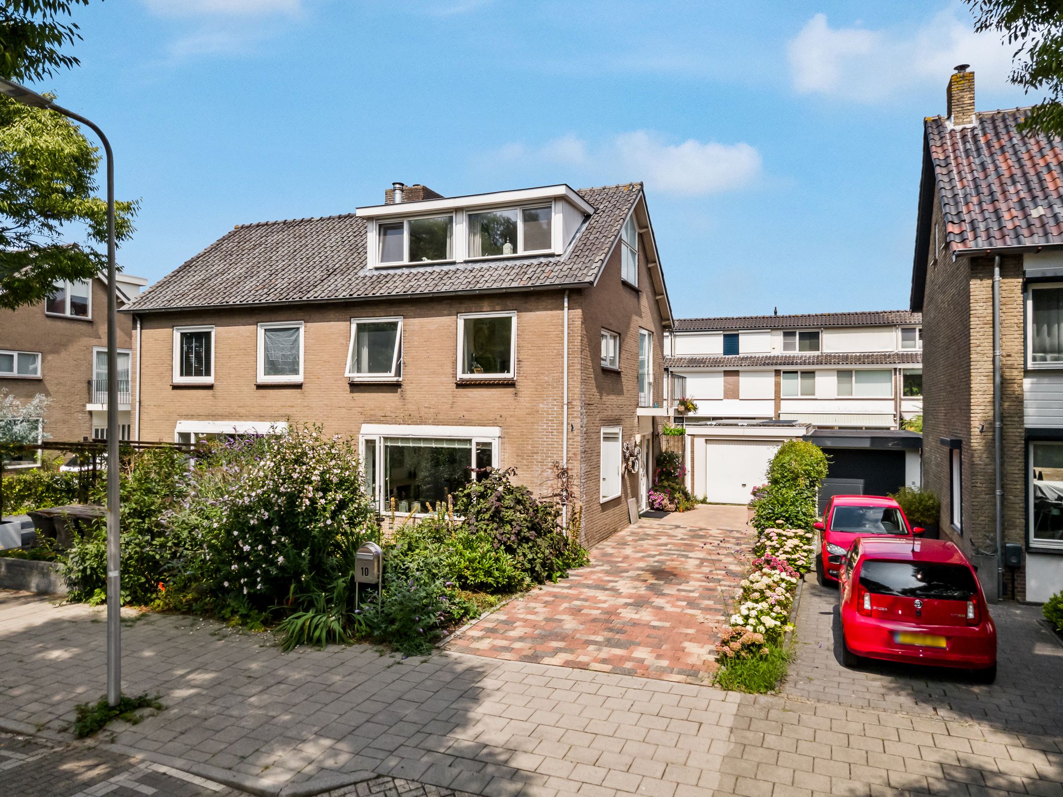 Foto van Anna van Burenlaan 10, Alphen aan den Rijn