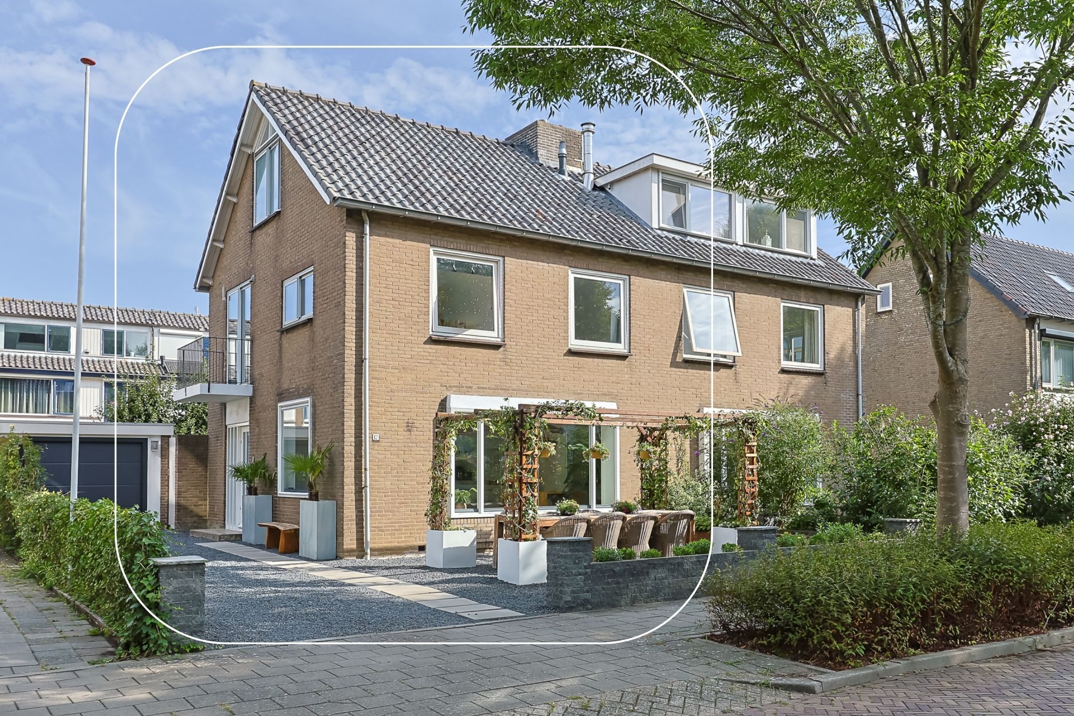 Foto van Anna van Burenlaan 12, Alphen aan den Rijn