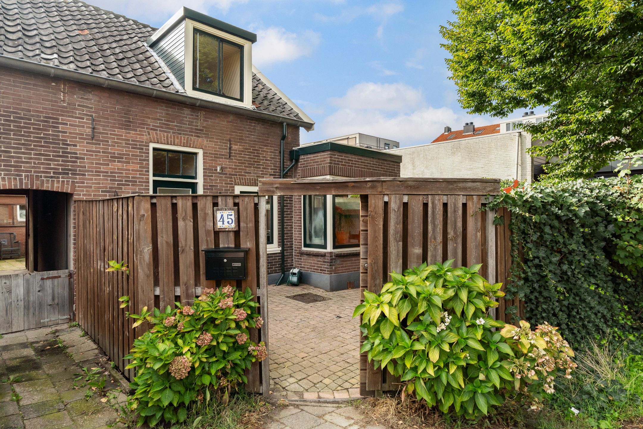 Foto van J.W.C. Bloemstraat 45, Alphen aan den Rijn