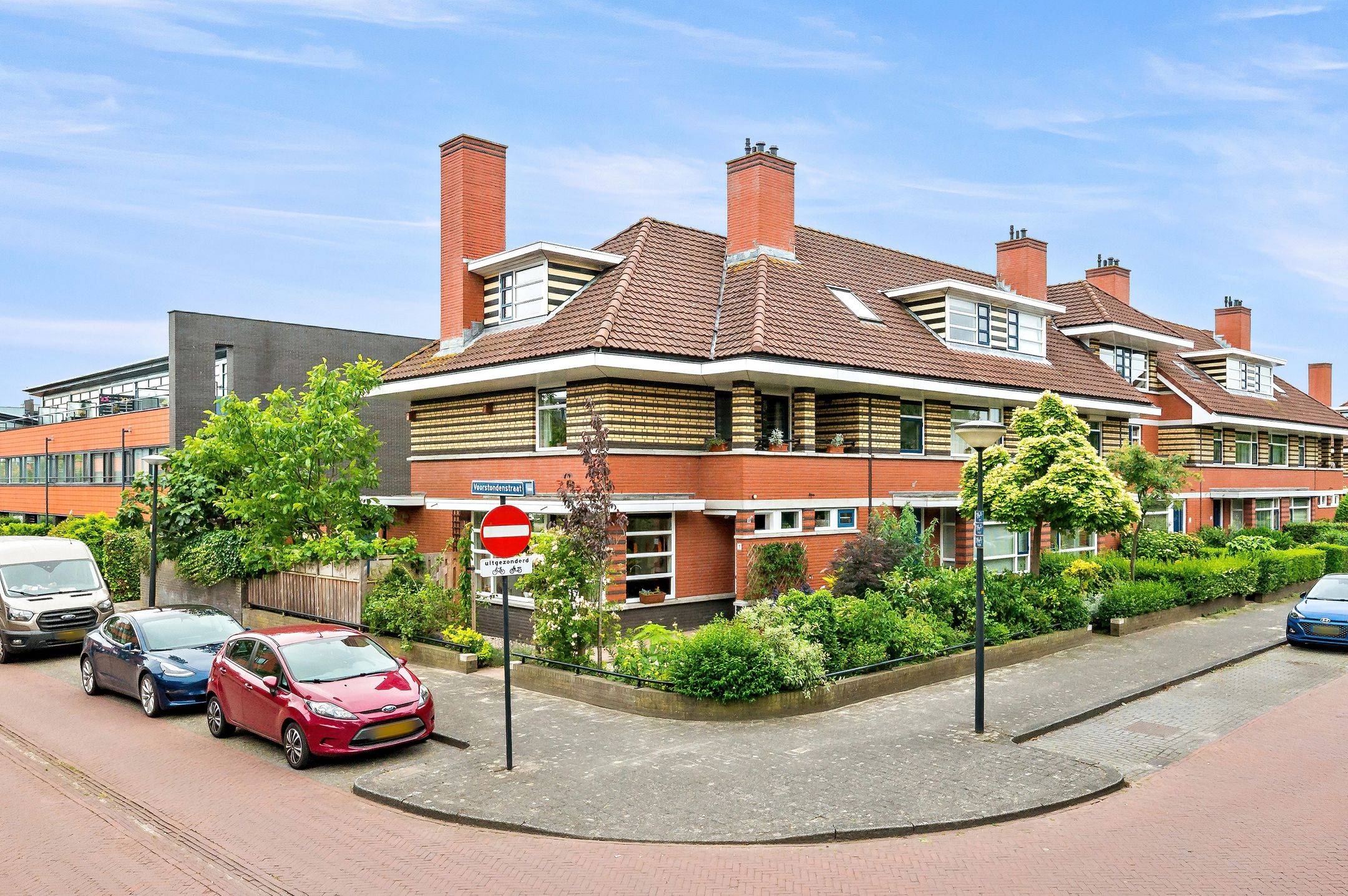 Foto van Voorstondenstraat 1, Den Haag