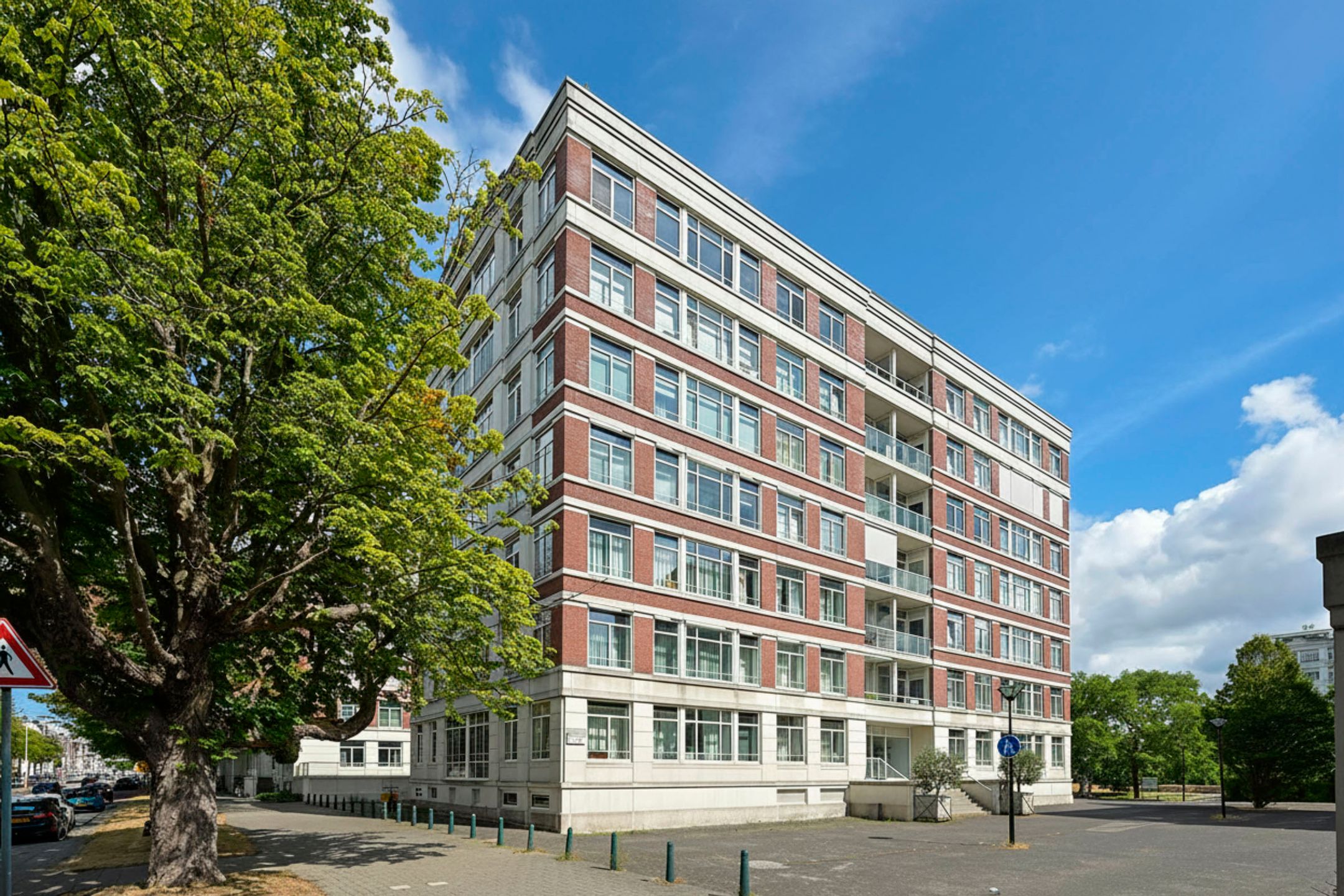 Foto van Burgemeester De Monchyplein 228, Den Haag