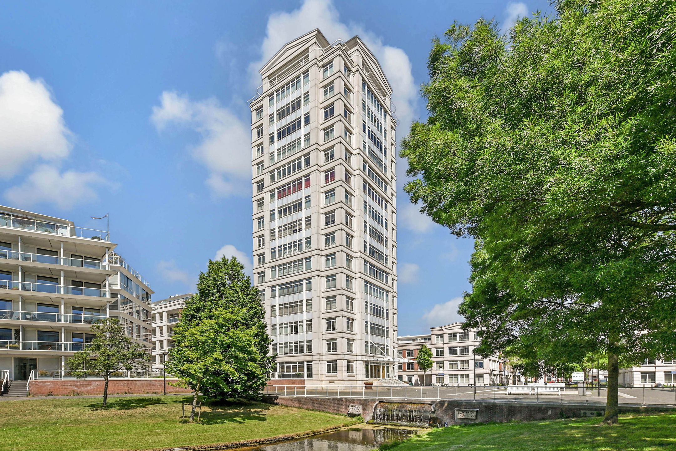 Foto van Burgemeester De Monchyplein 308, Den Haag