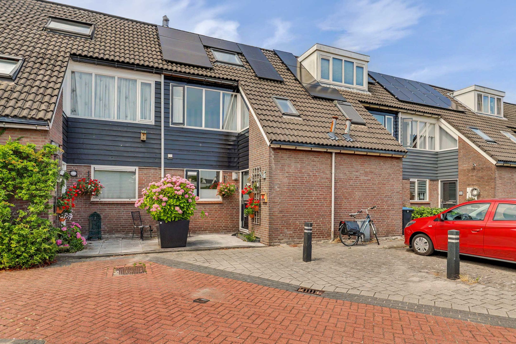 Foto van Zwanebloem 14, Reeuwijk
