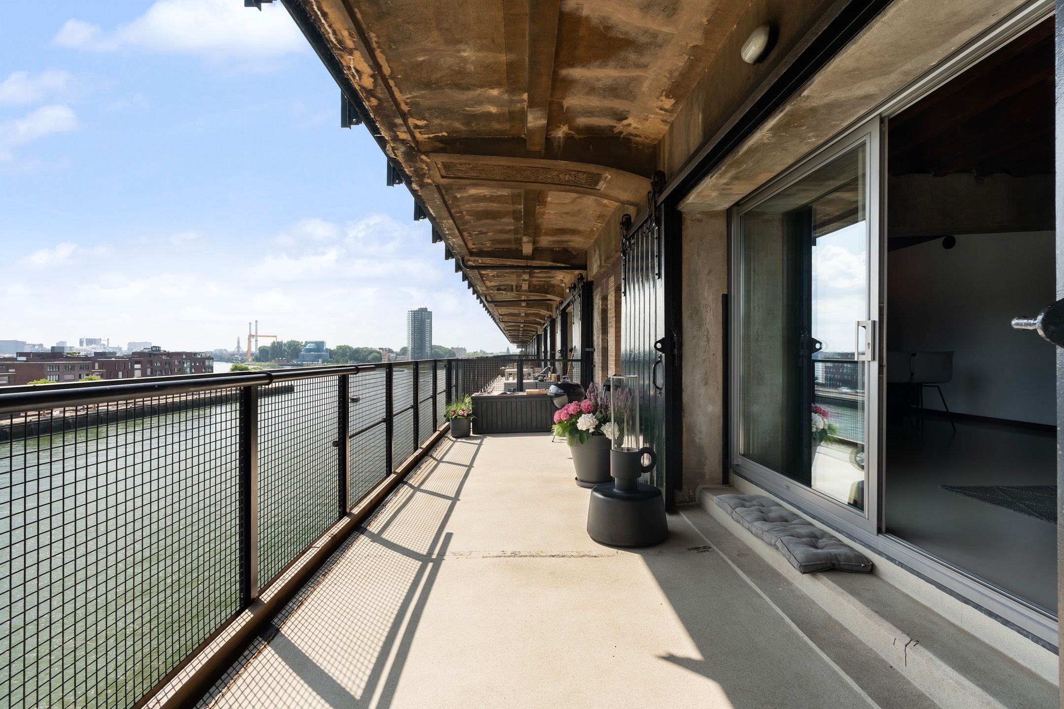 Foto van Lloydstraat 40, Rotterdam
