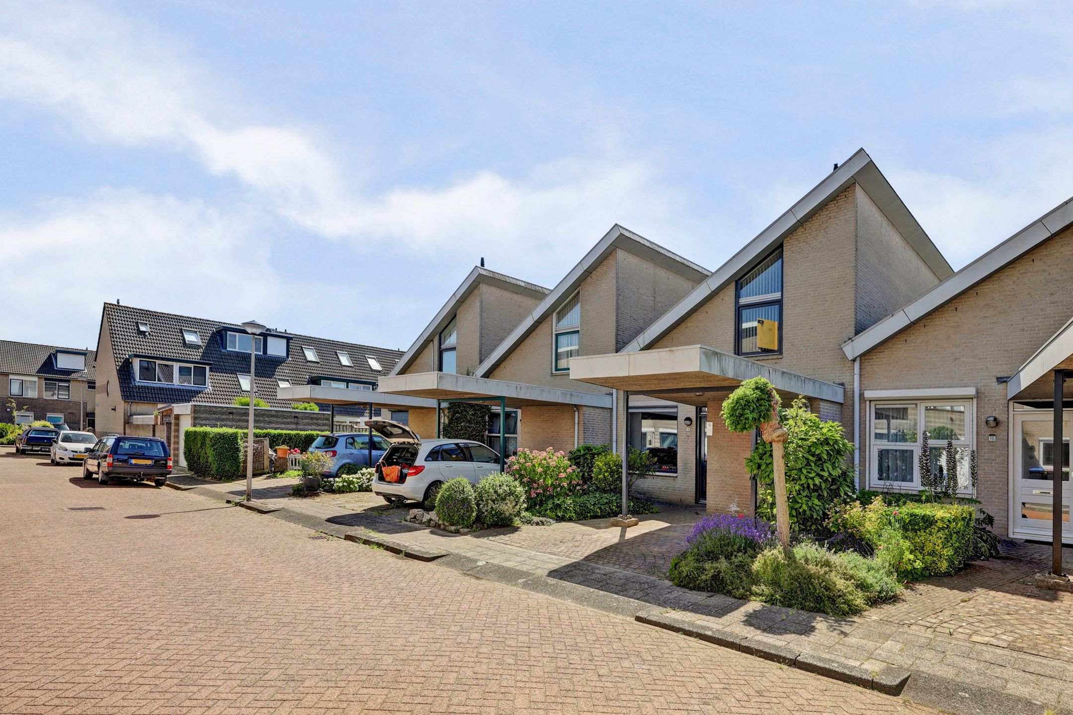 Foto van Rosa Spierstraat 12, Spijkenisse