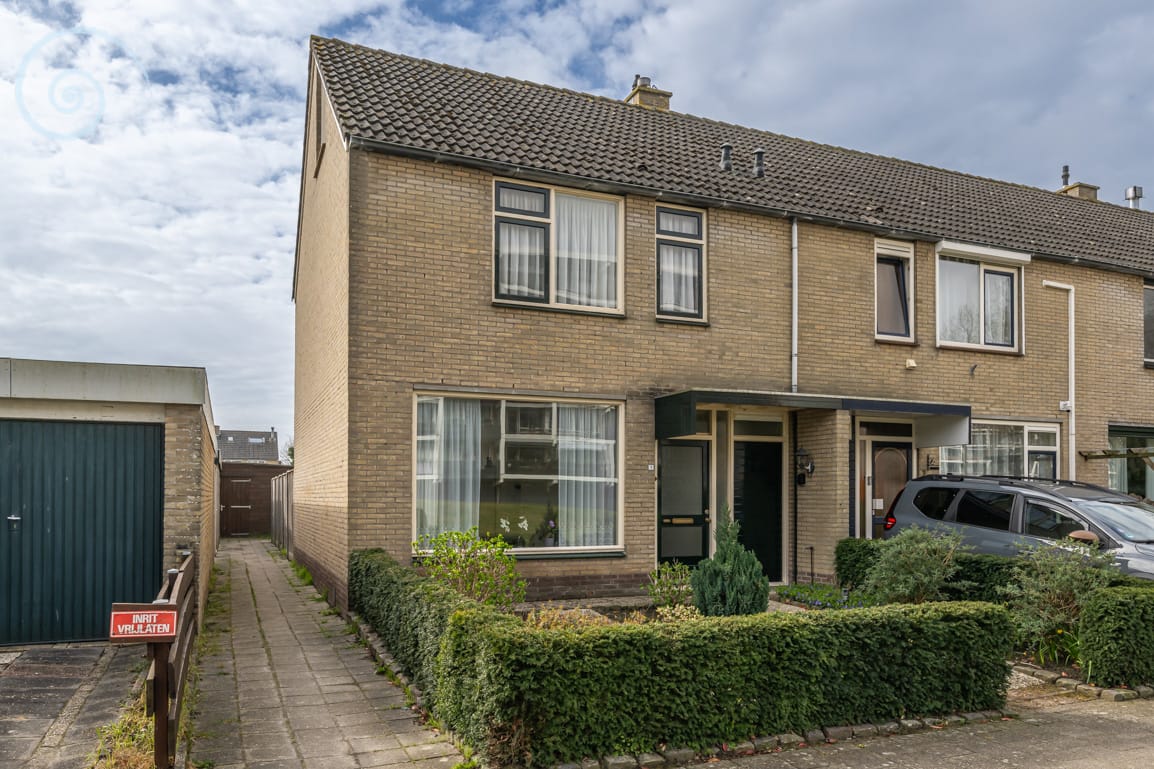 Foto van Helmstraat 1, Hellevoetsluis