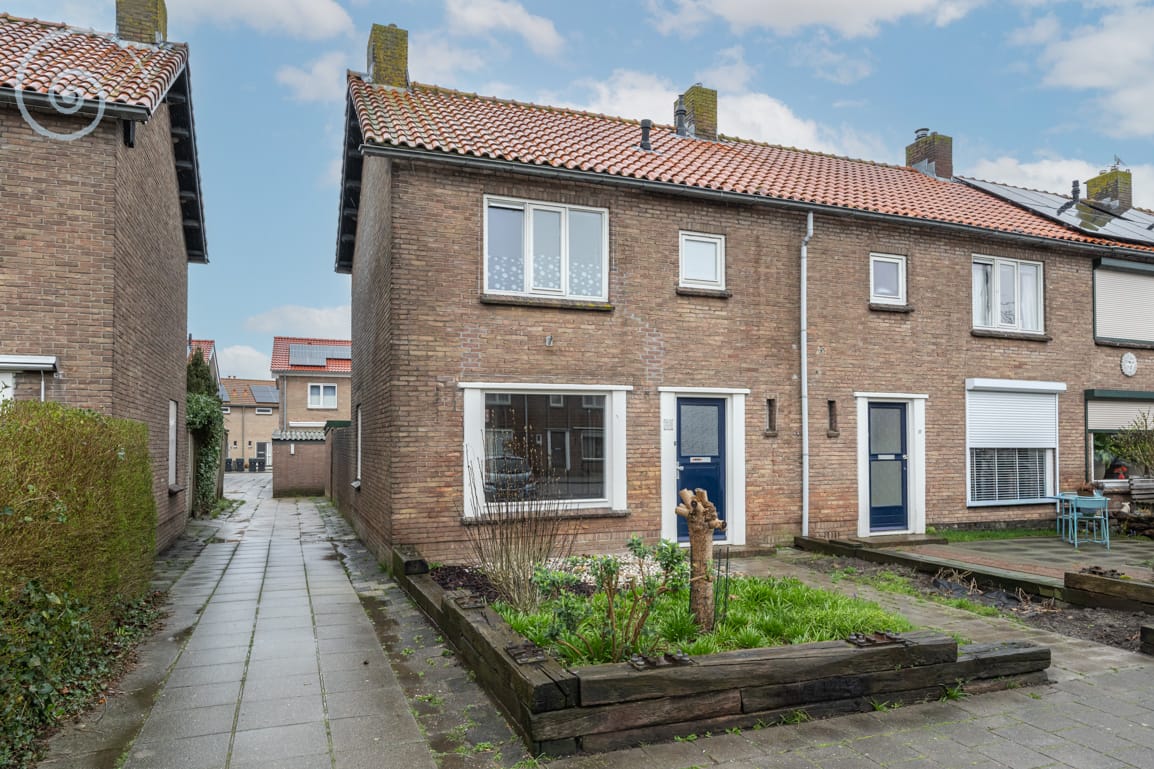 Foto van Esdoornstraat 24, Ooltgensplaat