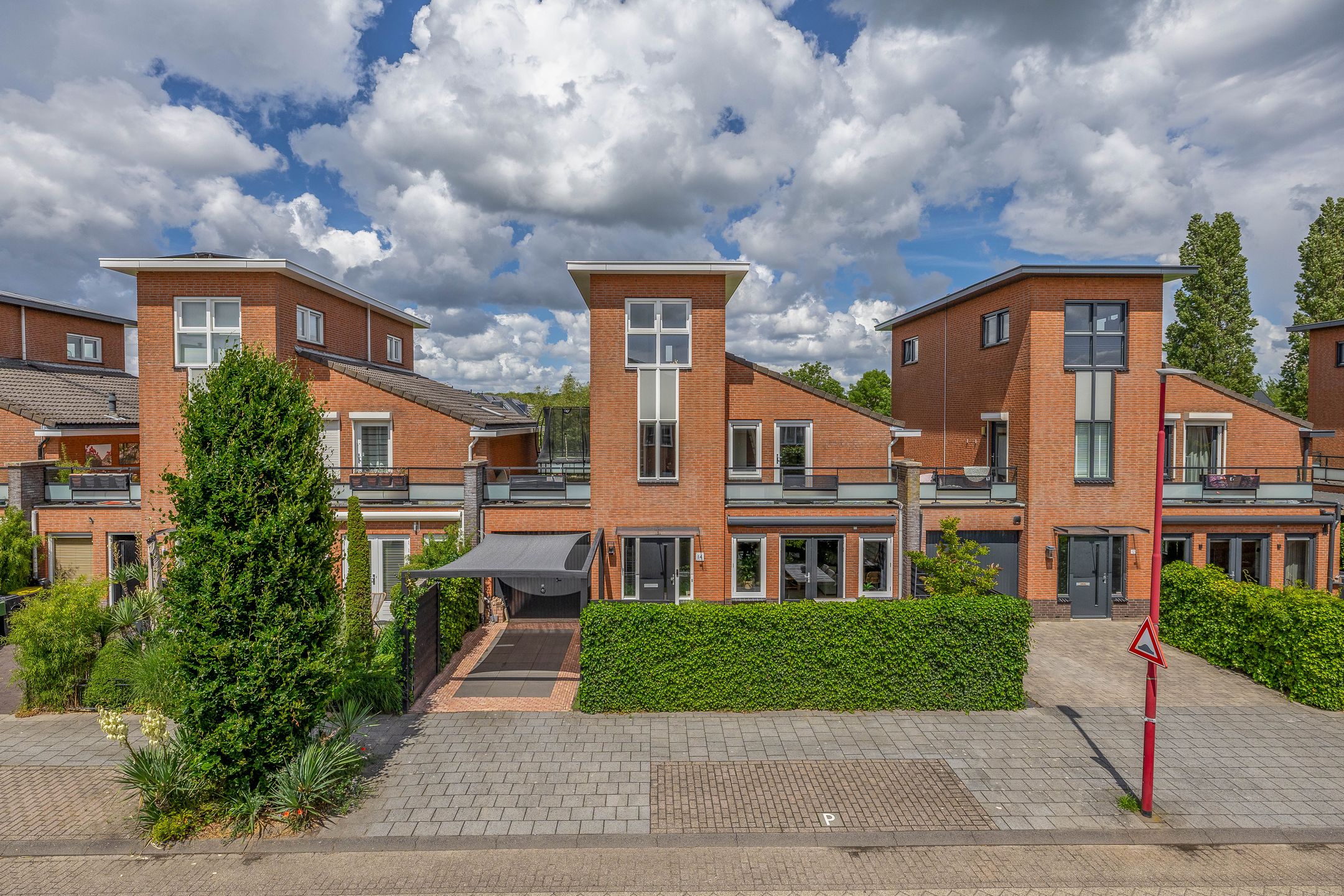 Foto van Bachlaan 14, Oud-Beijerland