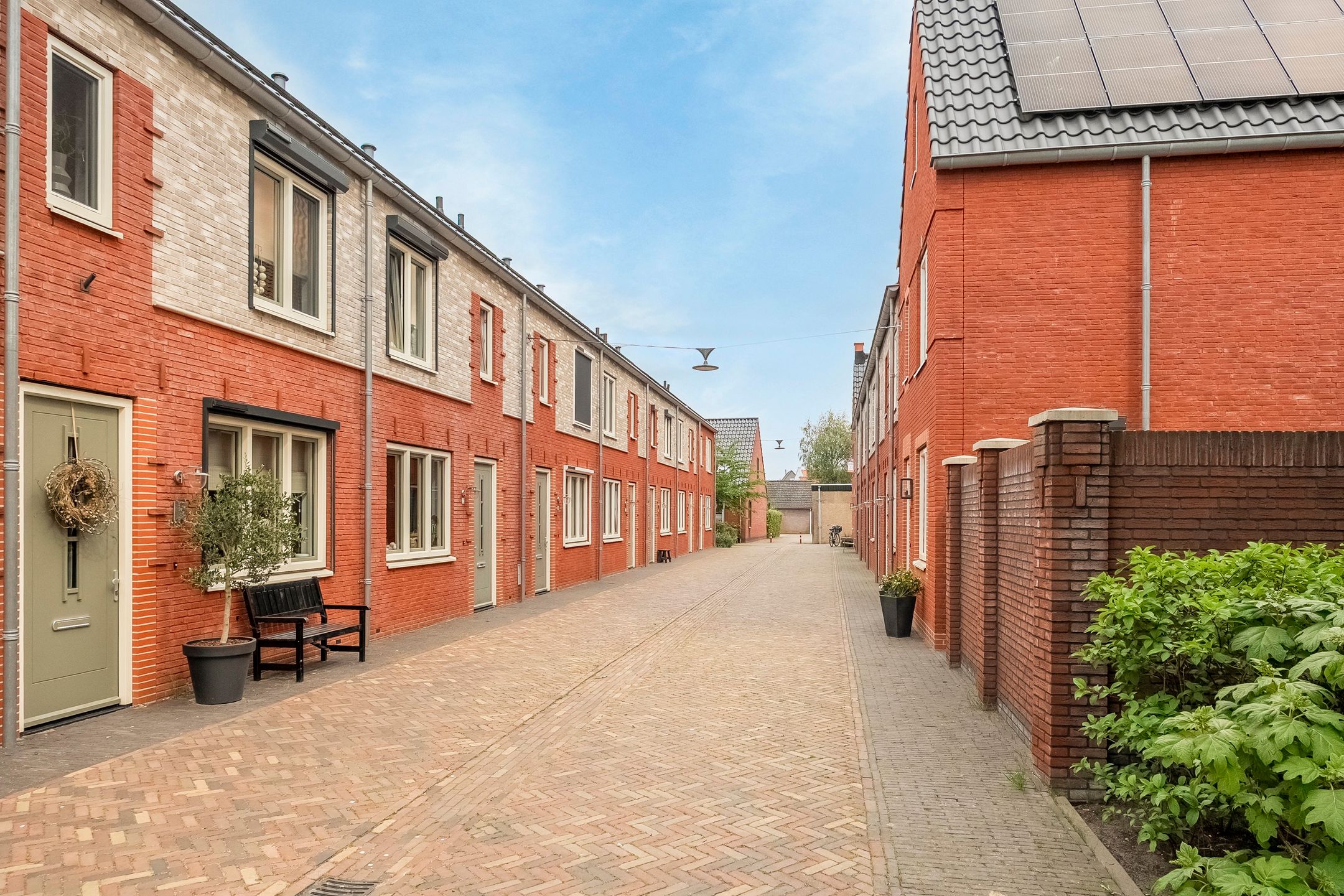 Foto van Pieter van der Doesstraat 6, Oud-Beijerland