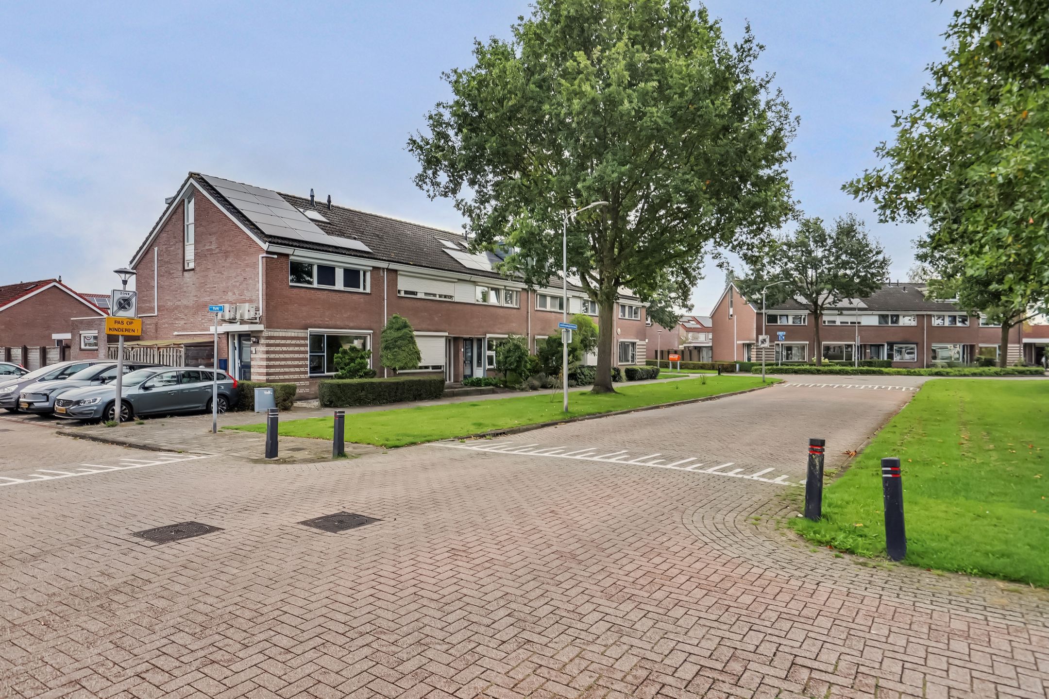 Foto van Van Esscheplantsoen 1, Strijen