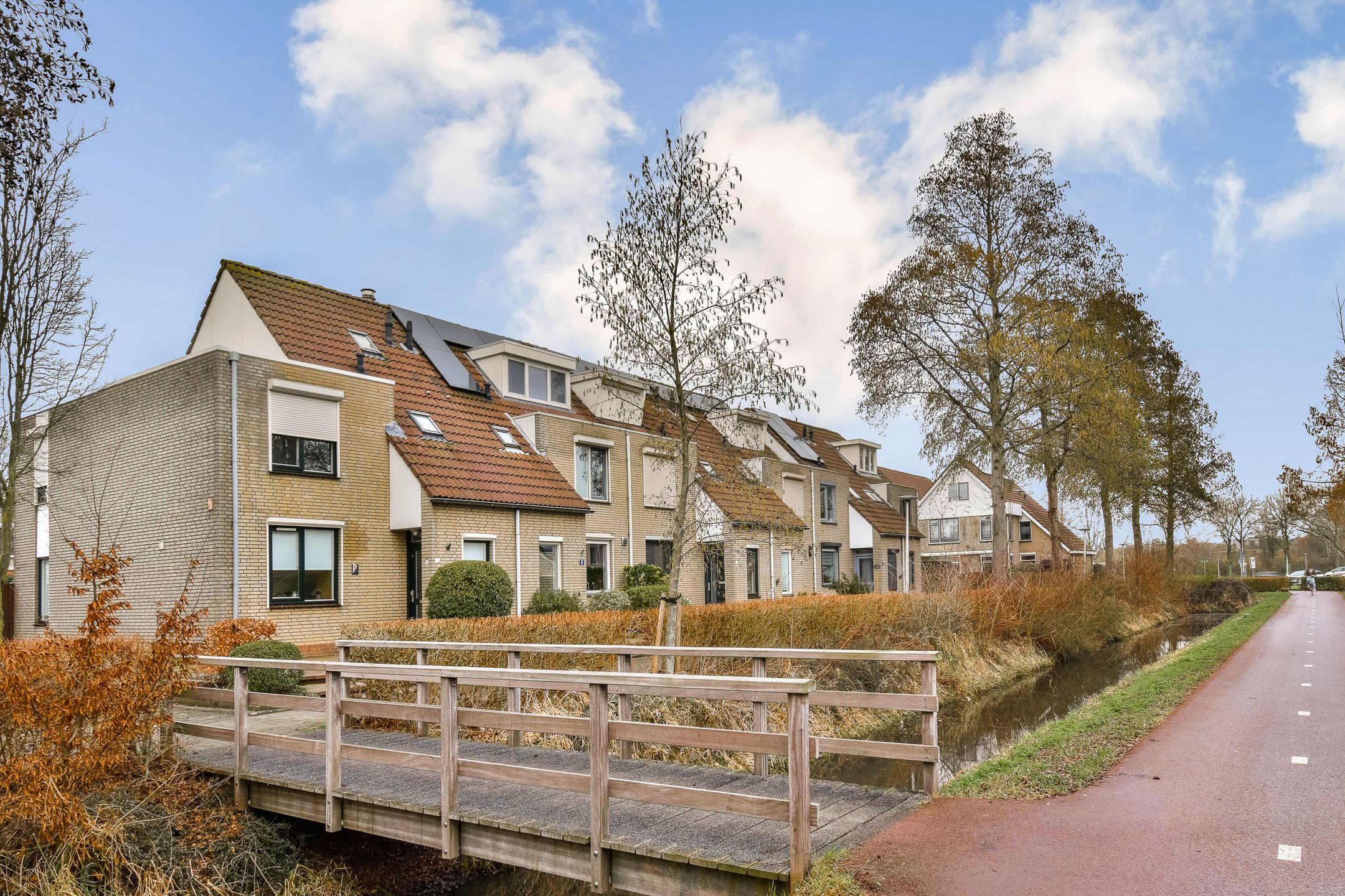 Foto van Jan van Goijenlaan 8, Hendrik-Ido-Ambacht