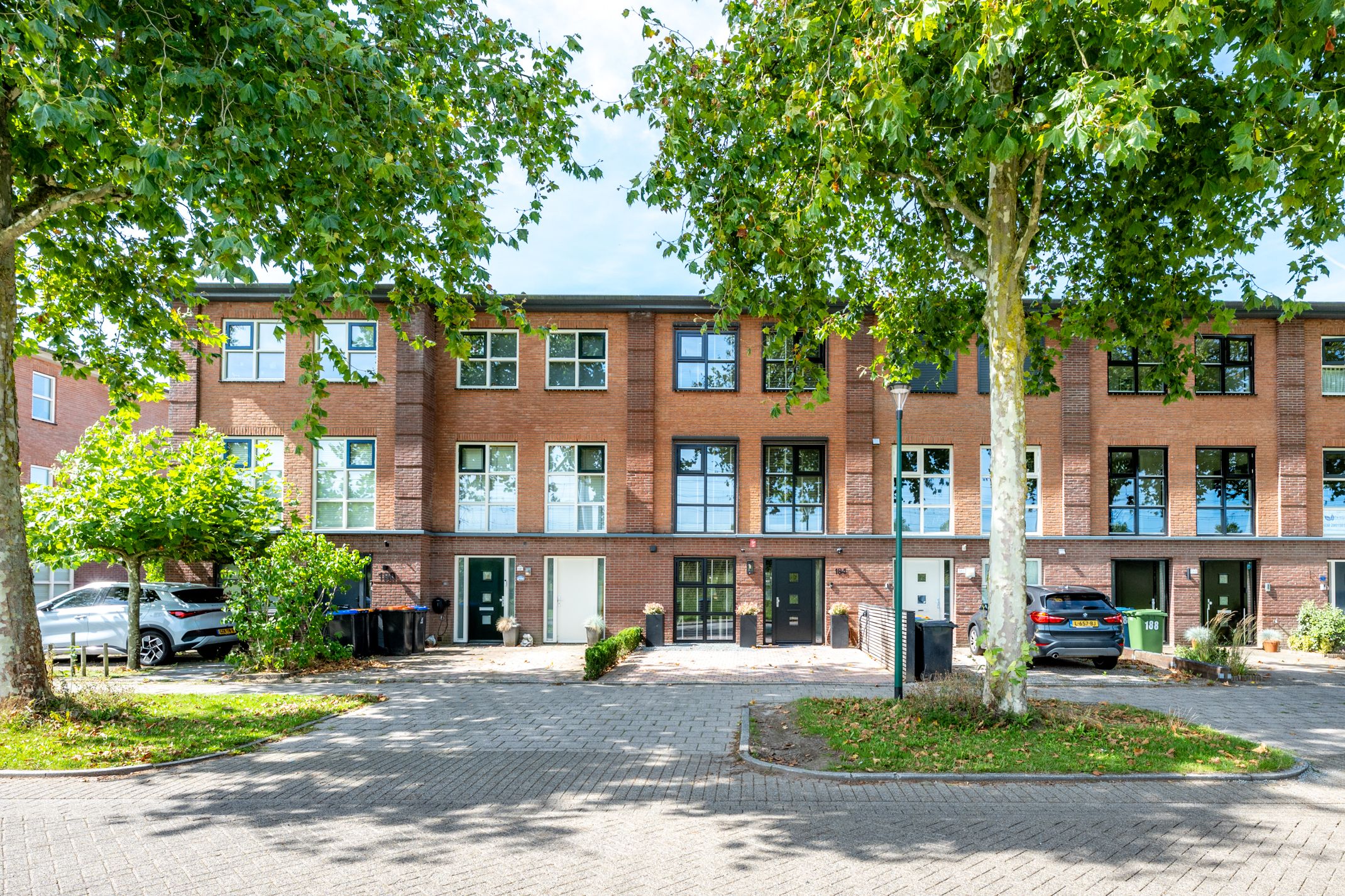 Foto van Edelsteen 184, Houten