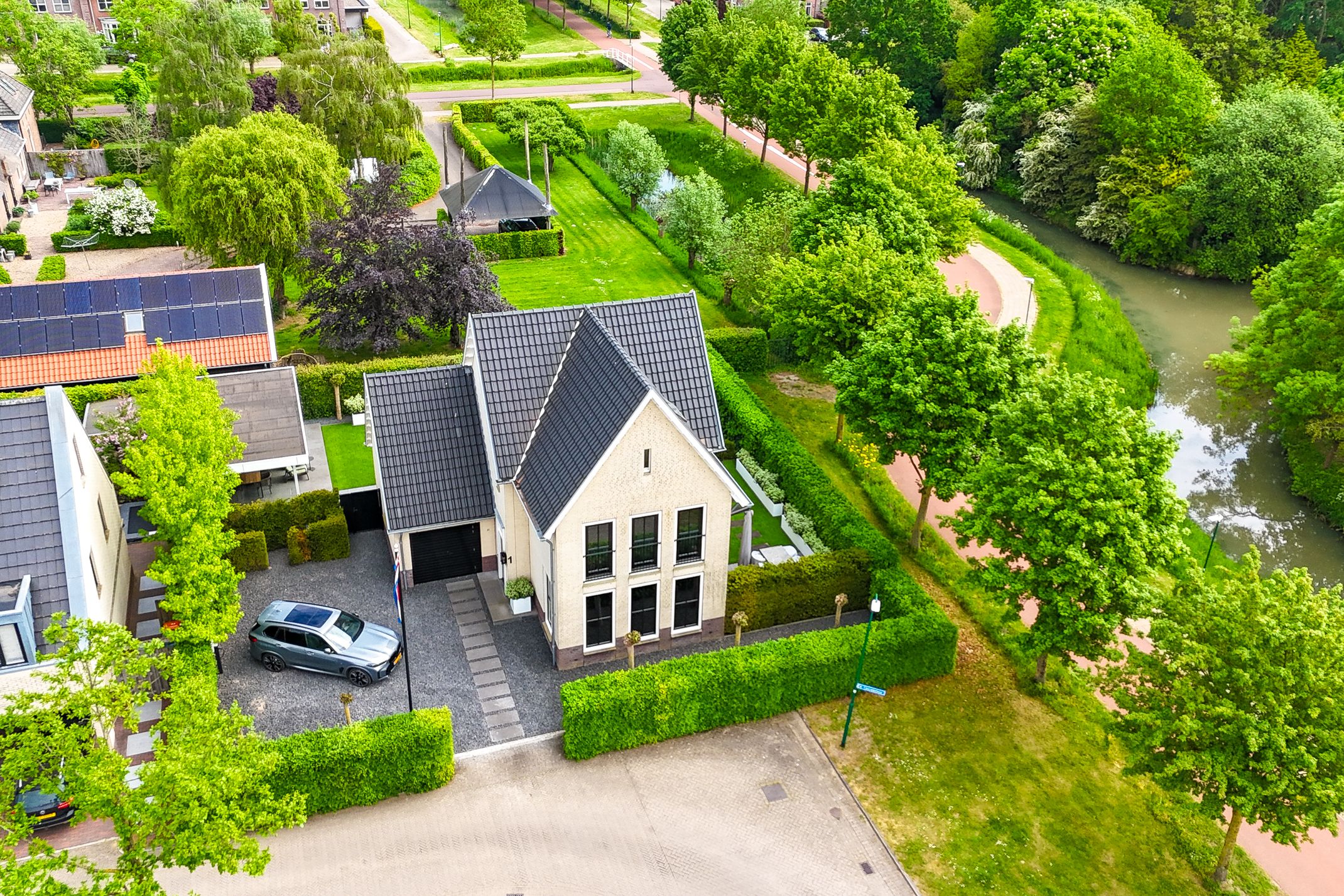 Foto van Cascademuur 1, Houten