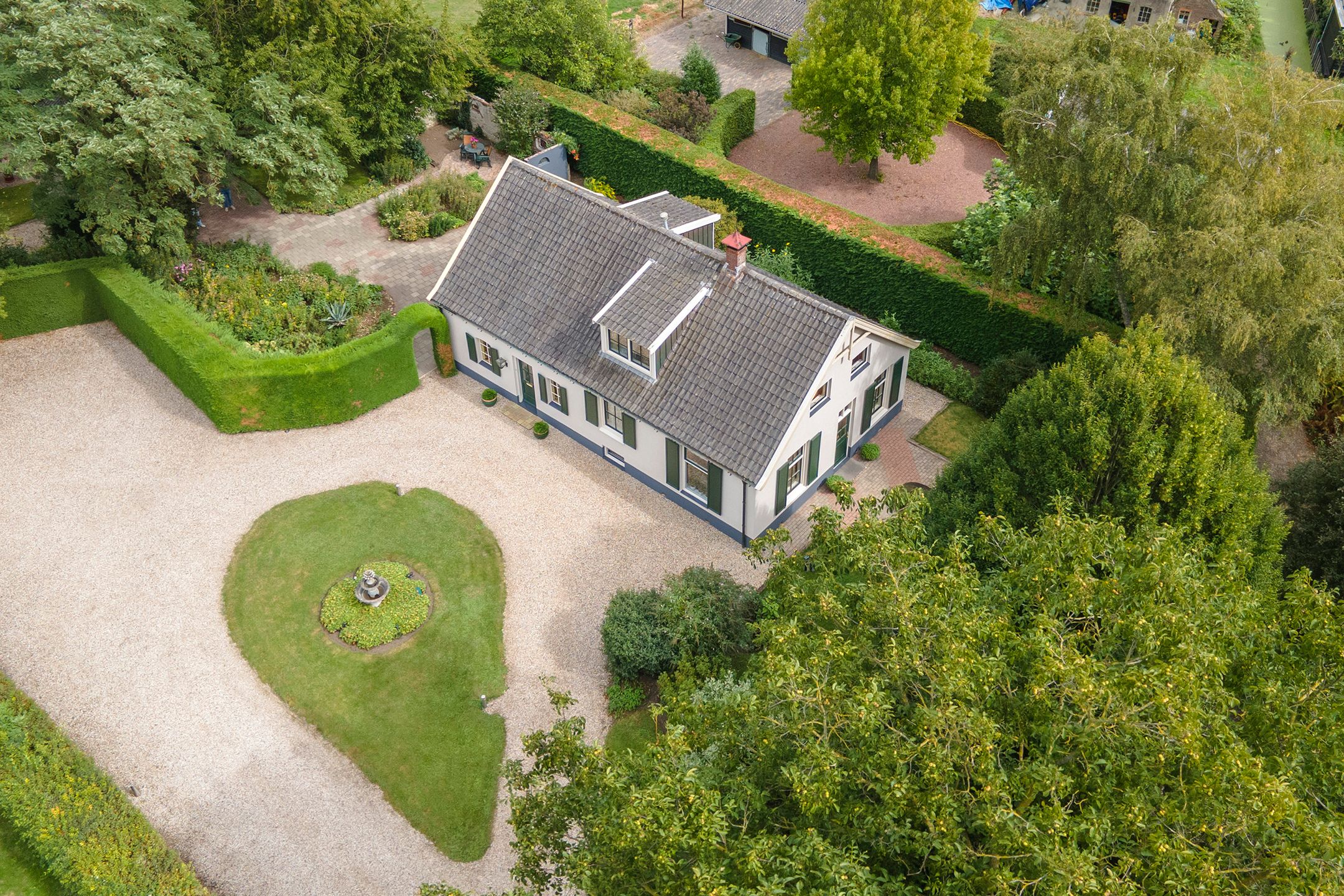 Foto van Raadhuisstraat 1, Maurik