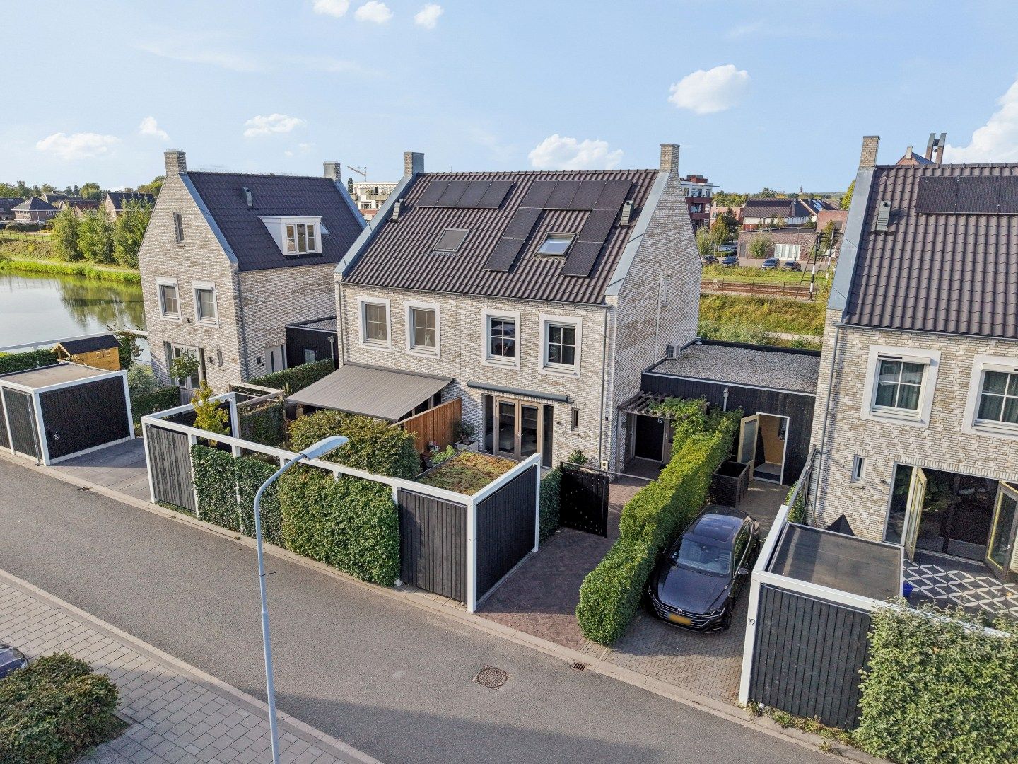 Foto van J van Damstraat 17, Kesteren Helft van dubbel