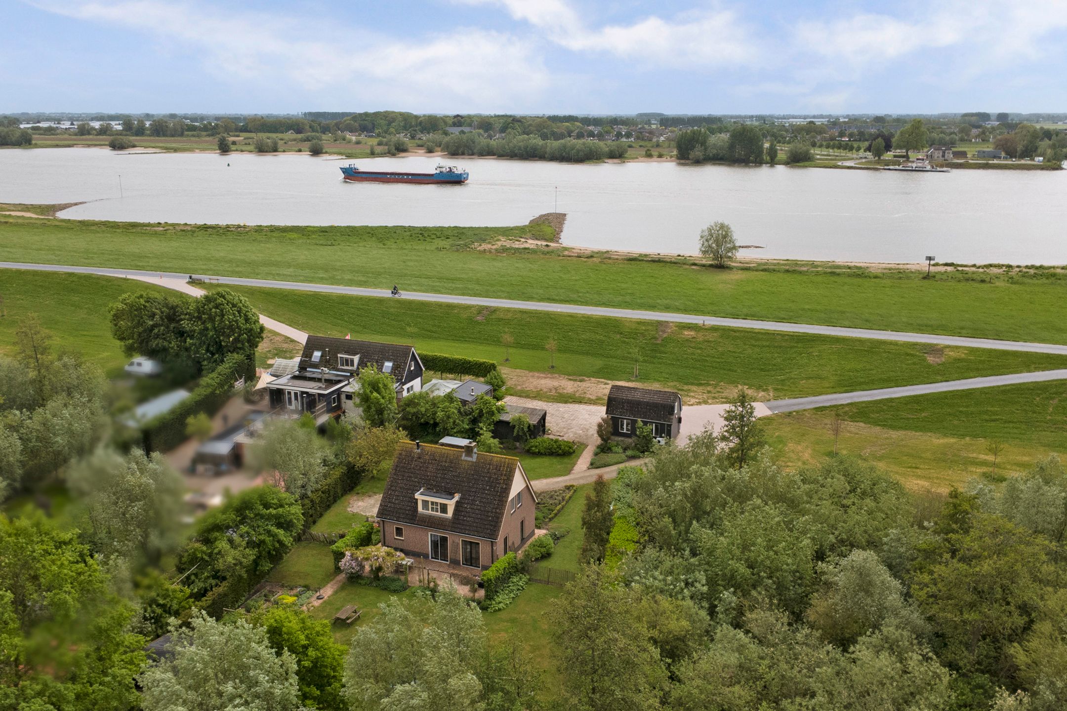 Foto van Waaldijk 7, Herwijnen