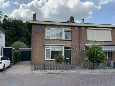 Foto van Koningin Julianaplantsoen 49, Waardenburg 2-onder-1-kapwoning