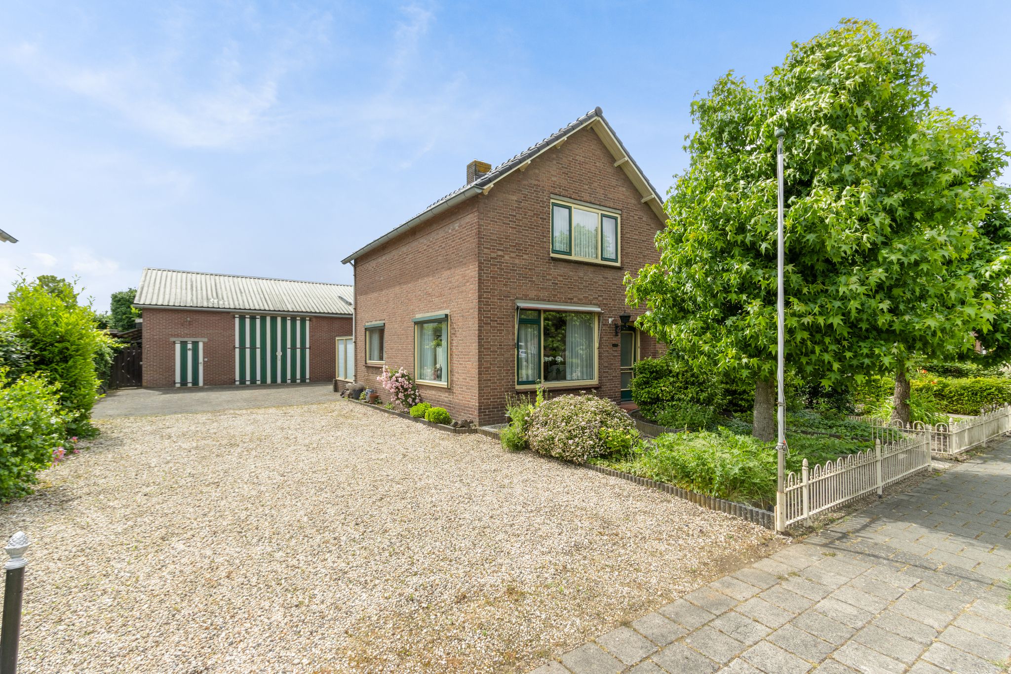 Foto van Begoniastraat 20, Wijk en Aalburg