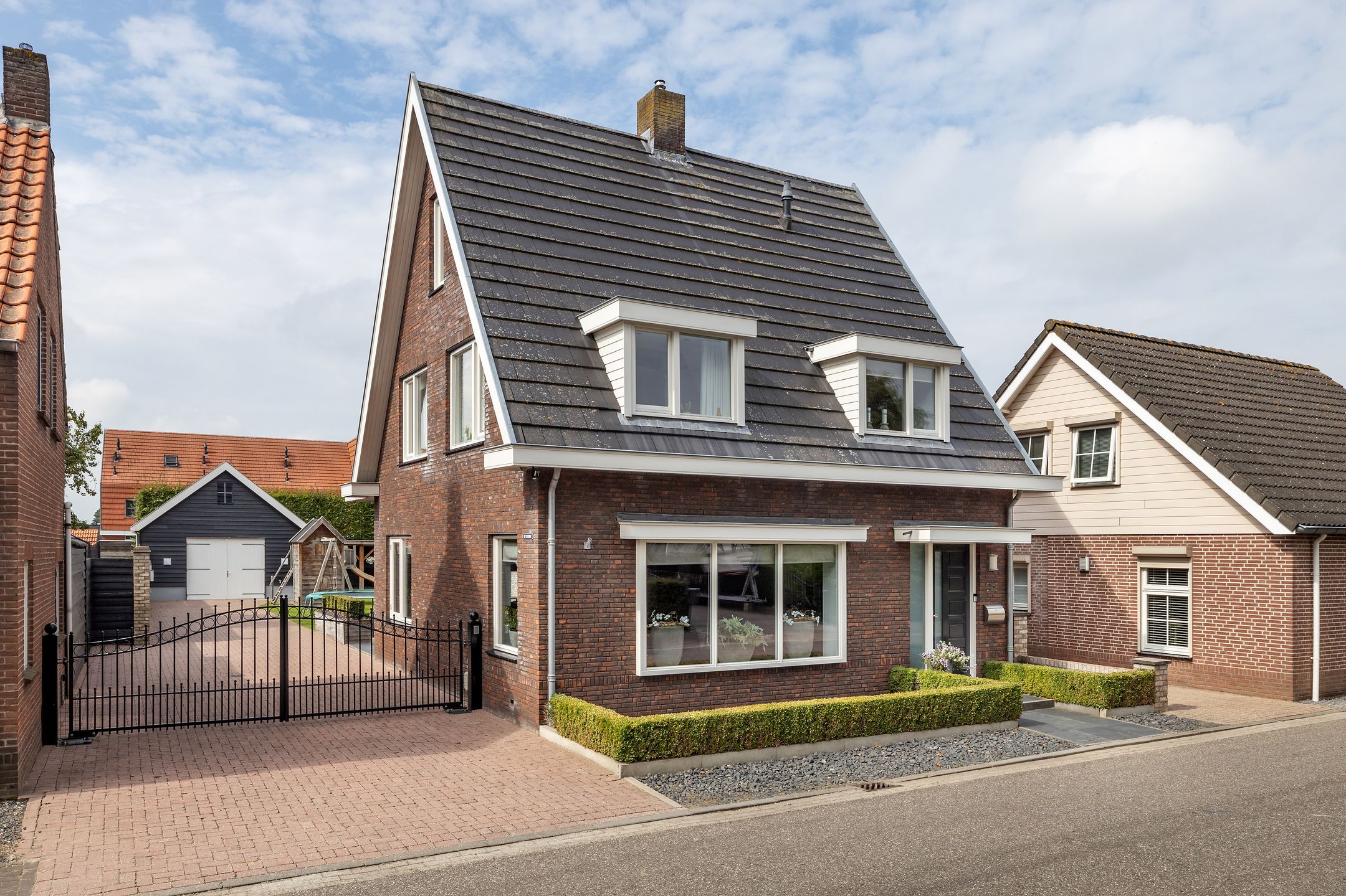 Foto van Perzikstraat 21, Wijk en Aalburg