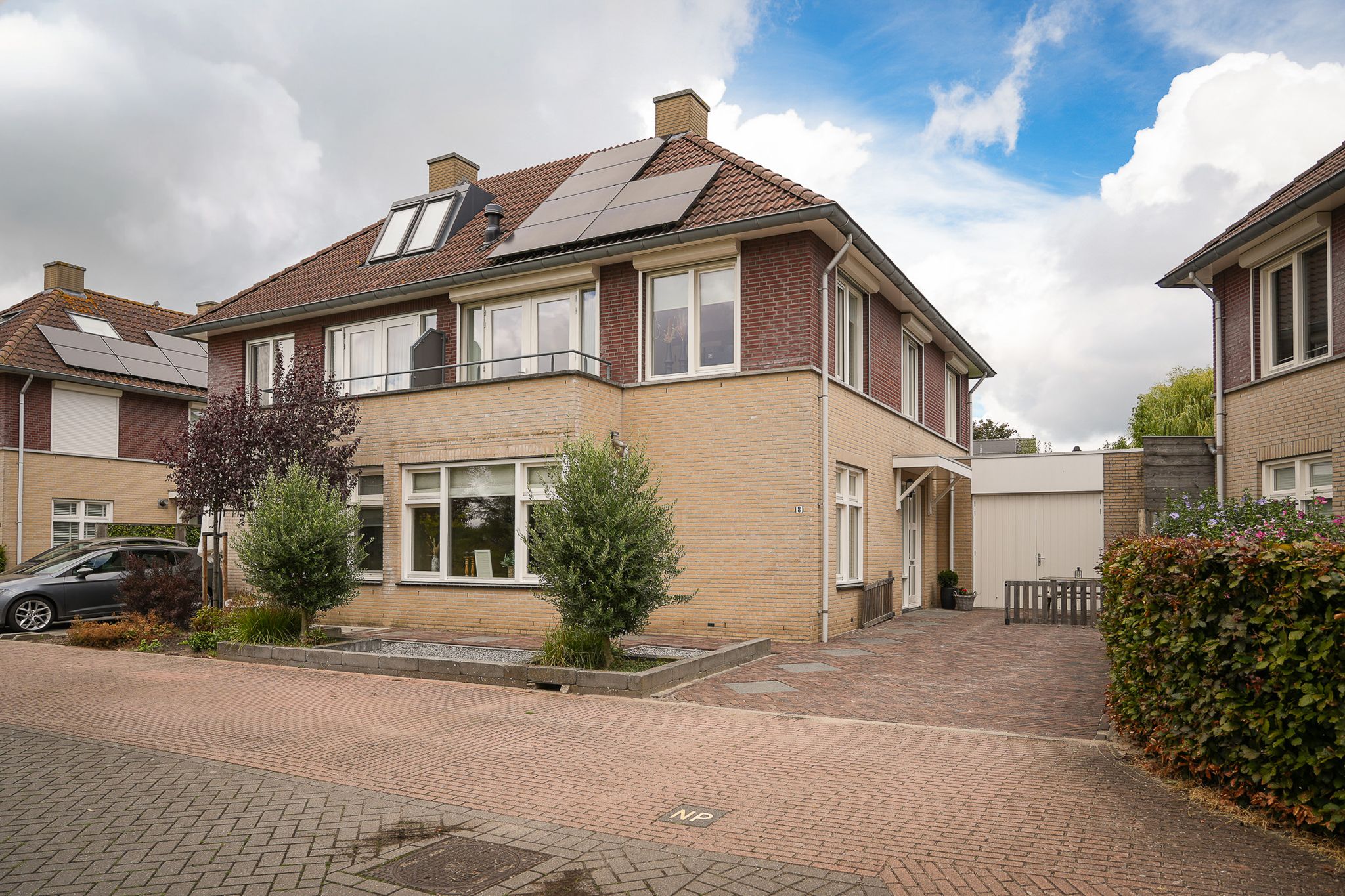 Foto van Taxhof 8, Wijk en Aalburg