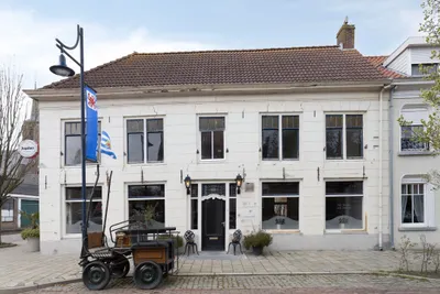 Foto van Dorpsstraat 2, Hoofdplaat