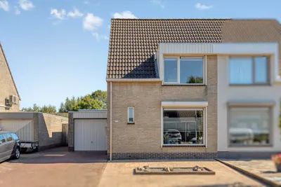 Foto van Pastoor J.A.M. van den Muijsenbergstraat 15, Hoofdplaat