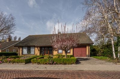 Foto van Pastoor J.A.M. van den Muijsenbergstraat 2, Hoofdplaat